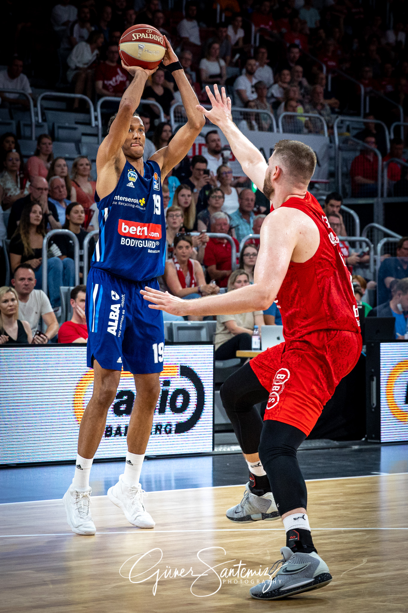 Brose Bamberg vs. Alba Berlin - Basketball - easyCredit BBL - Pl
