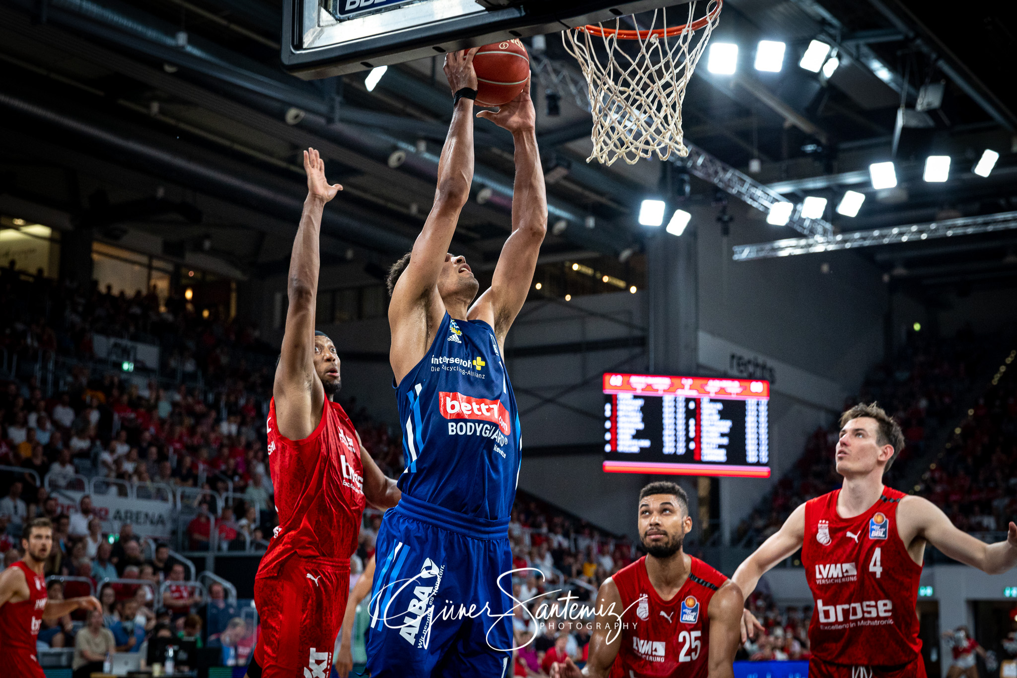 Brose Bamberg vs. Alba Berlin - Basketball - easyCredit BBL - Pl