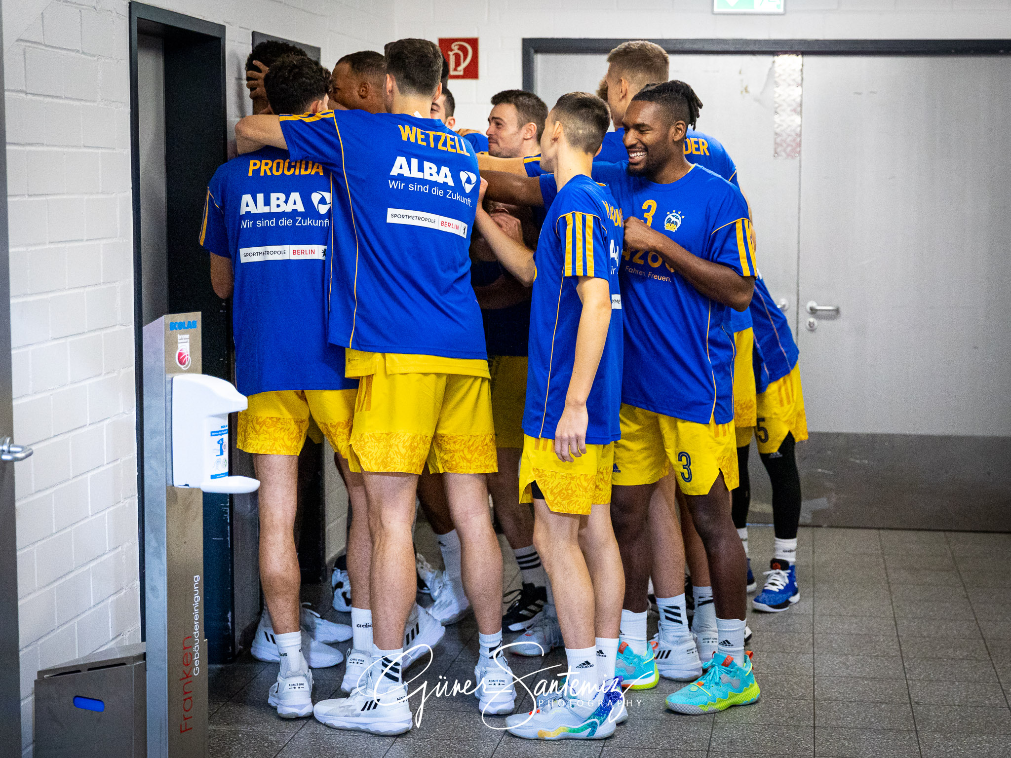 Brose Bamberg vs. Alba Berlin - Basketball - easyCredit BBL - 1.