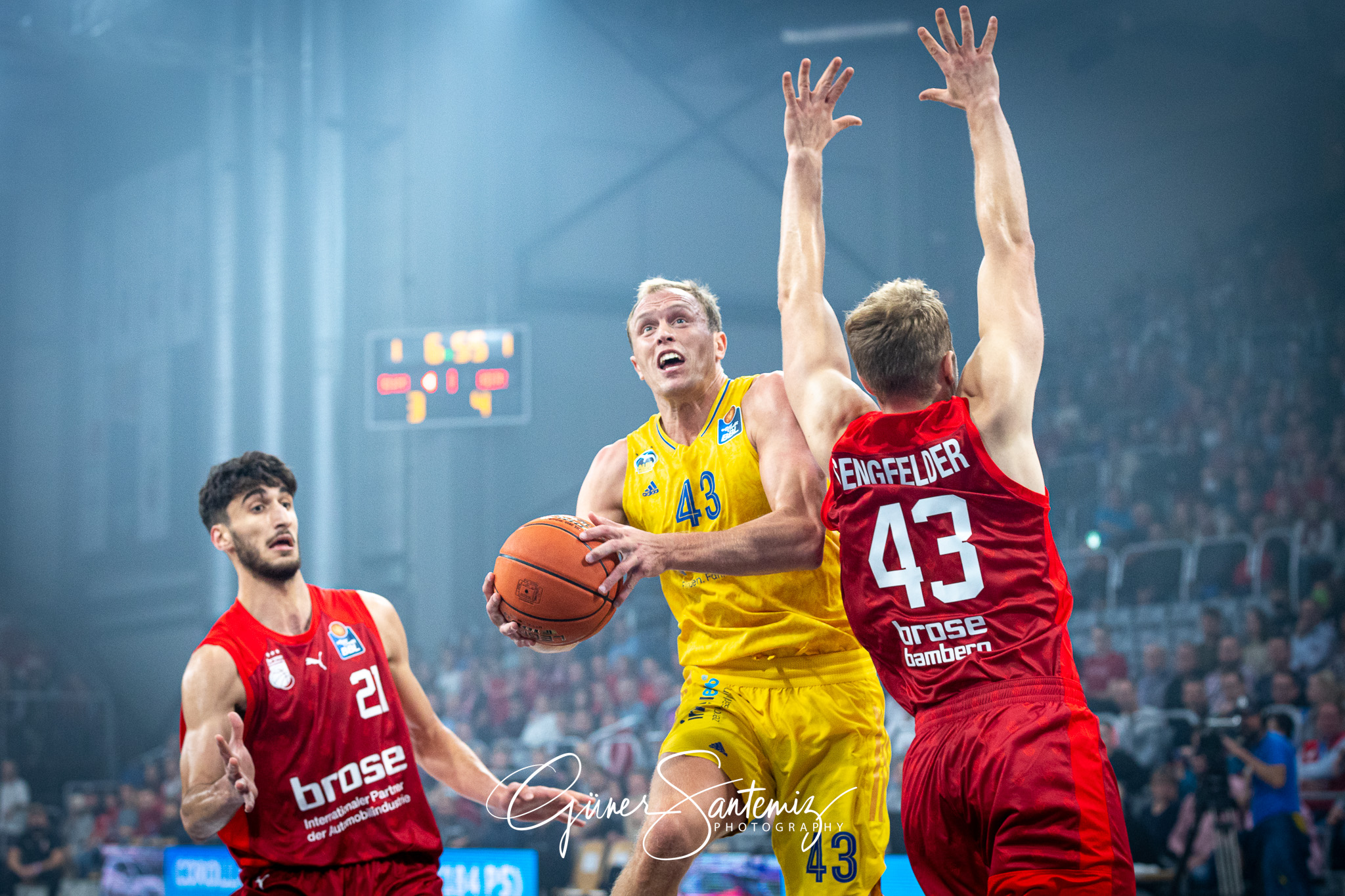 Brose Bamberg vs. Alba Berlin - Basketball - easyCredit BBL - 1.