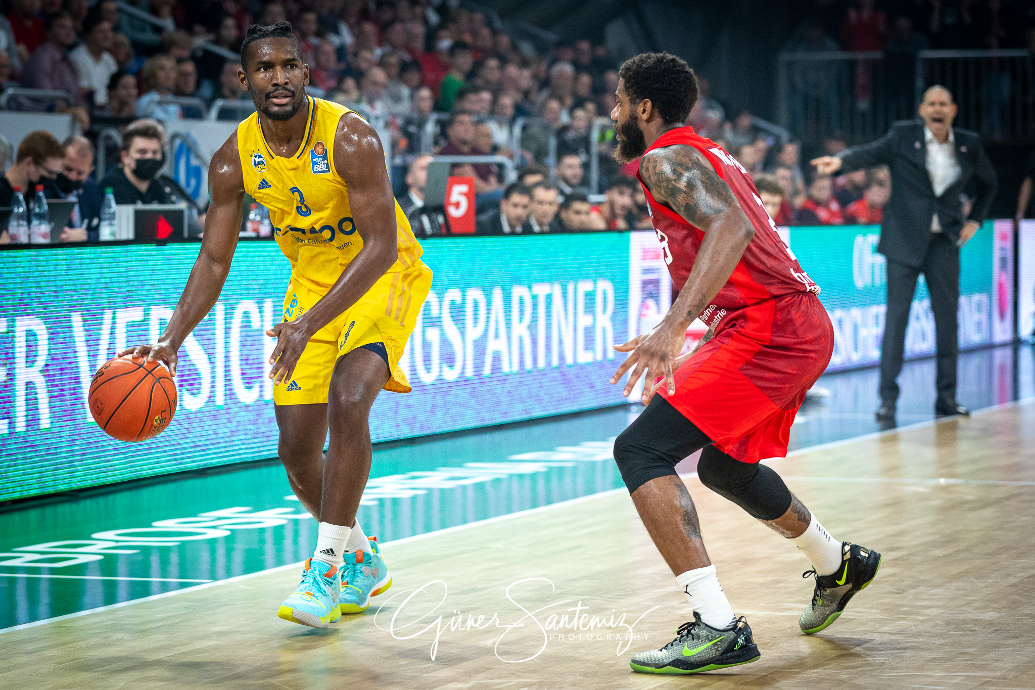 Brose Bamberg vs. Alba Berlin - Basketball - easyCredit BBL - 1.