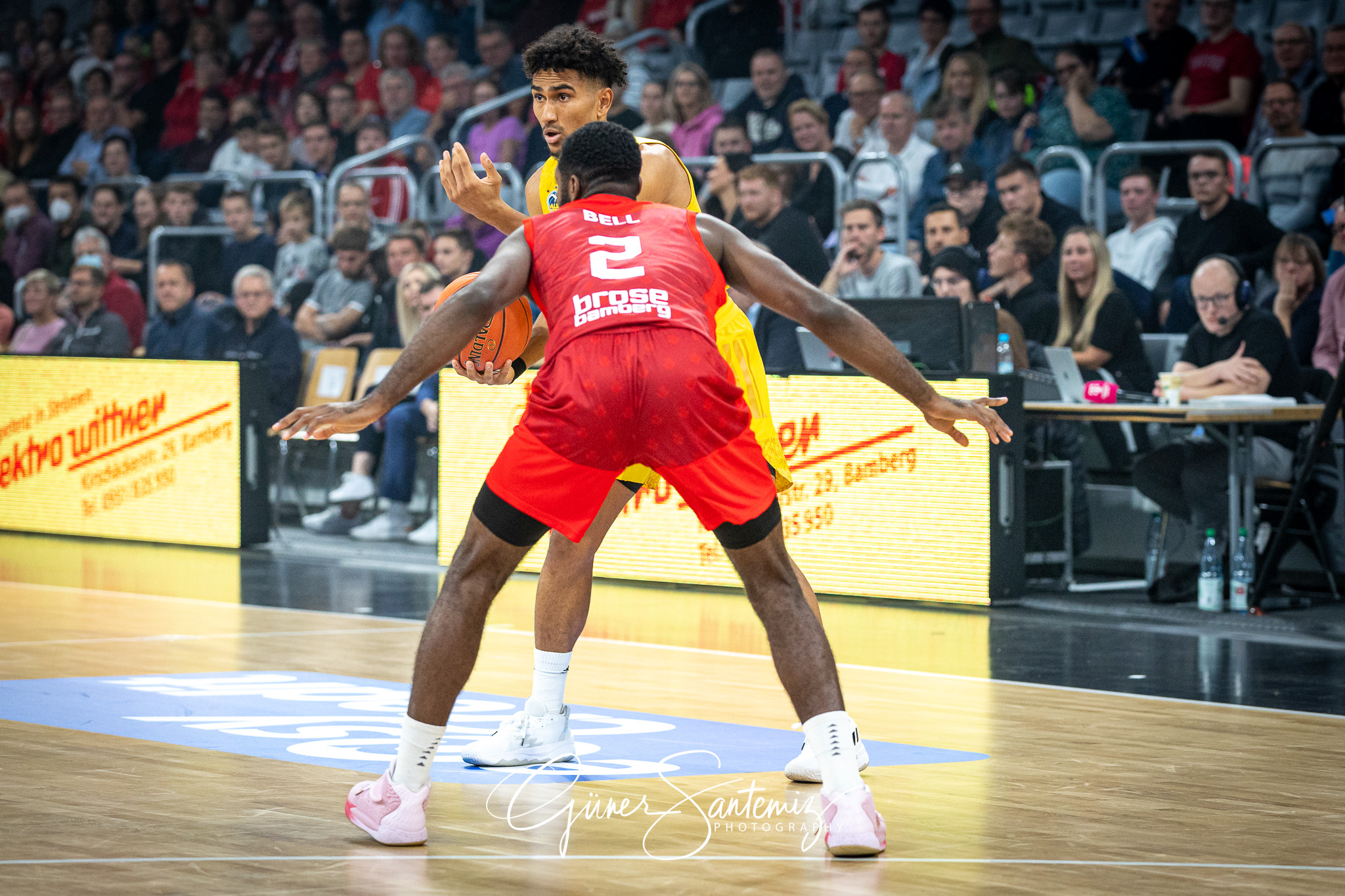 Brose Bamberg vs. Alba Berlin - Basketball - easyCredit BBL - 1.