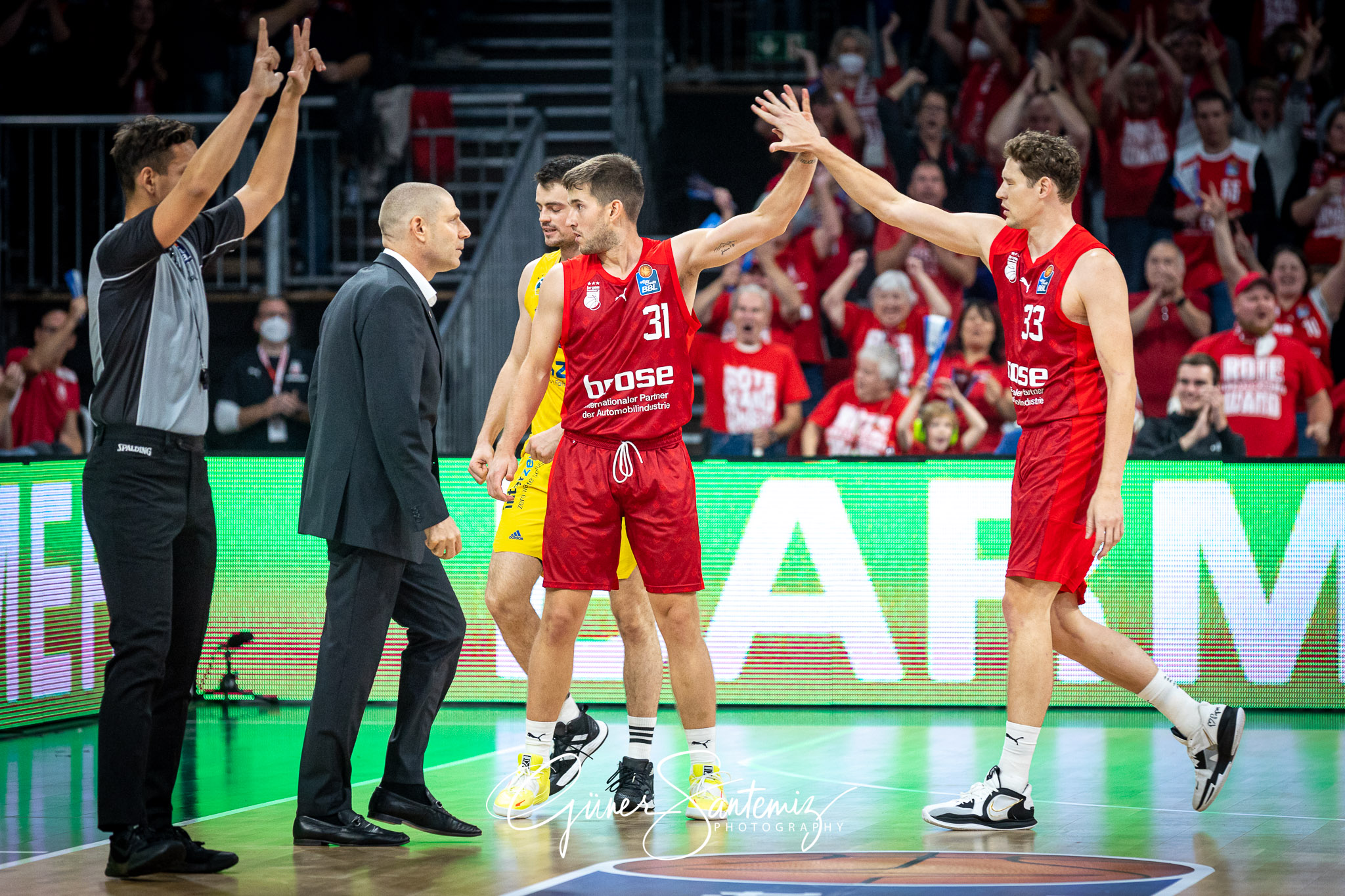 Brose Bamberg vs. Alba Berlin - Basketball - easyCredit BBL - 1.