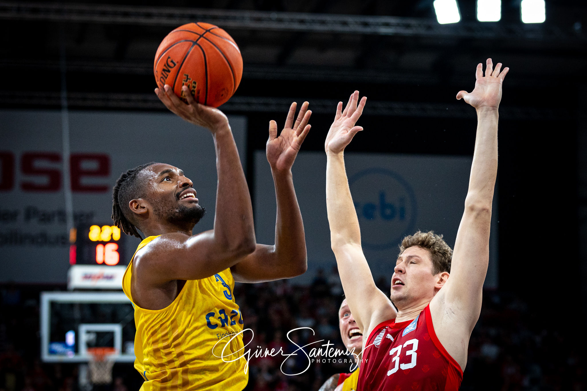 Brose Bamberg vs. Alba Berlin - Basketball - easyCredit BBL - 1.