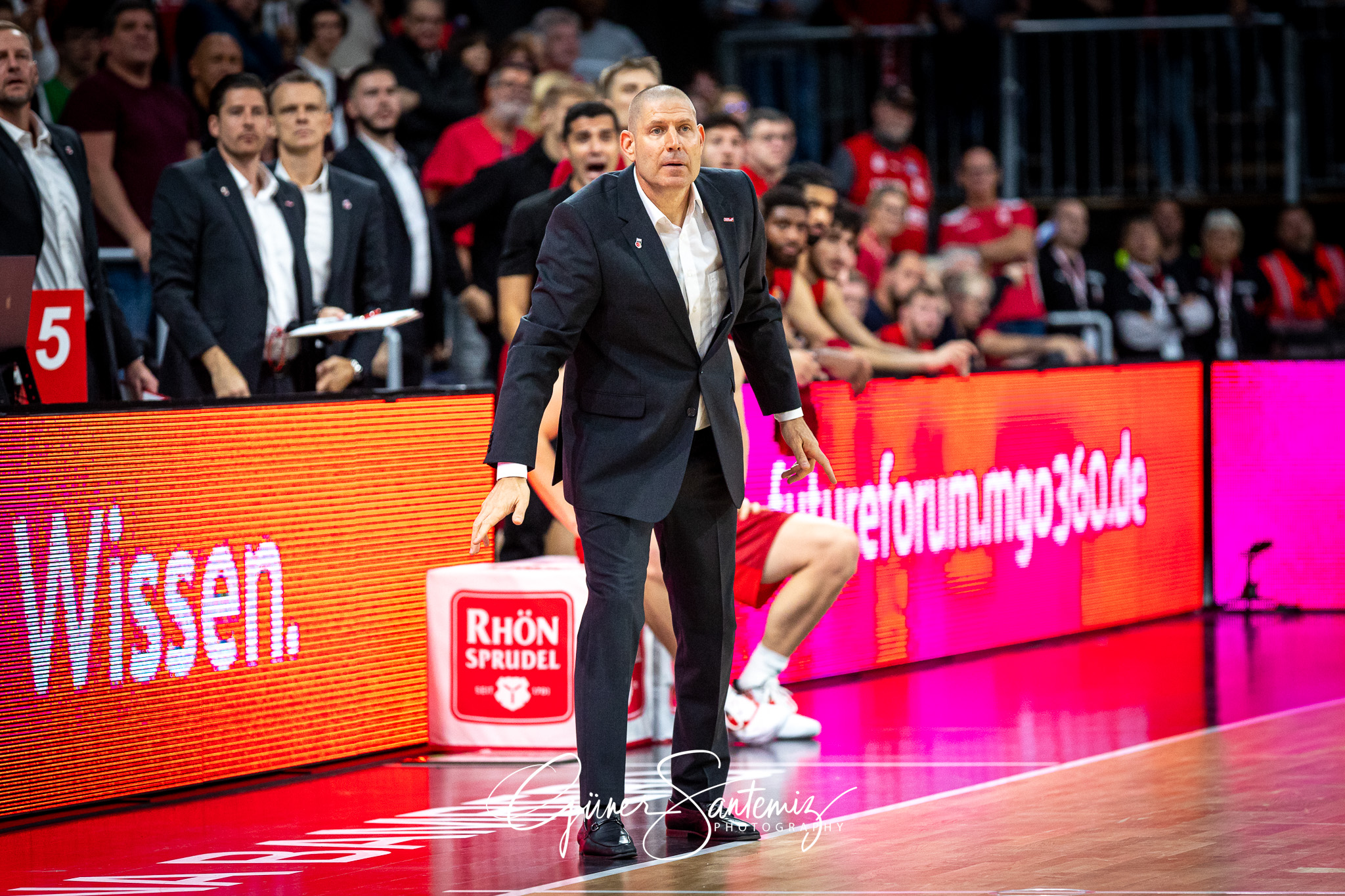 Brose Bamberg vs. Alba Berlin - Basketball - easyCredit BBL - 1.