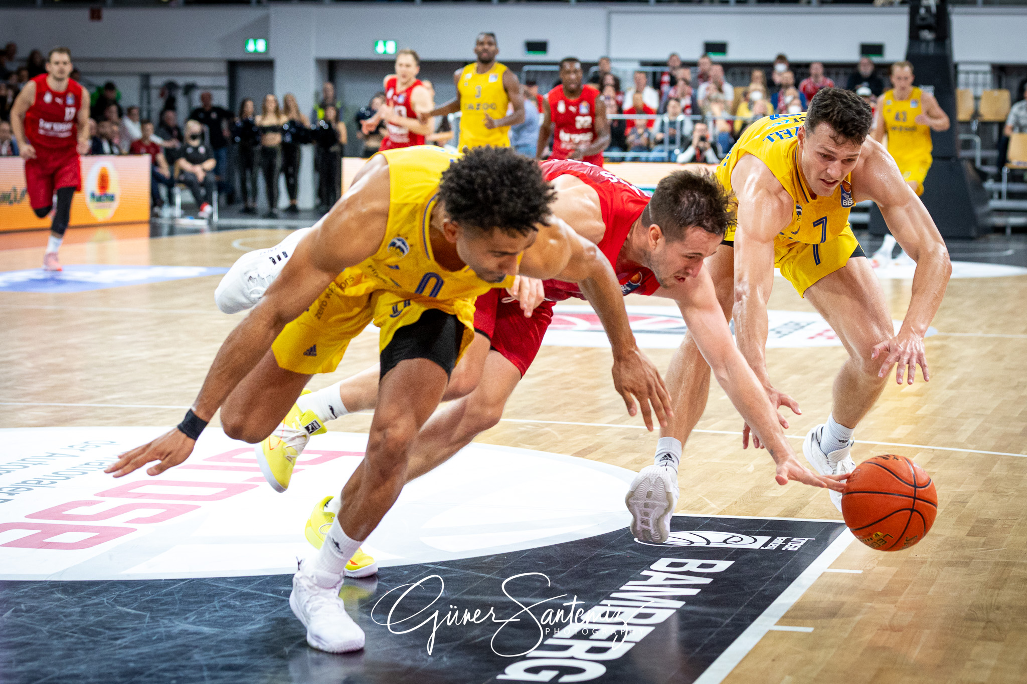 Brose Bamberg vs. Alba Berlin - Basketball - easyCredit BBL - 1.