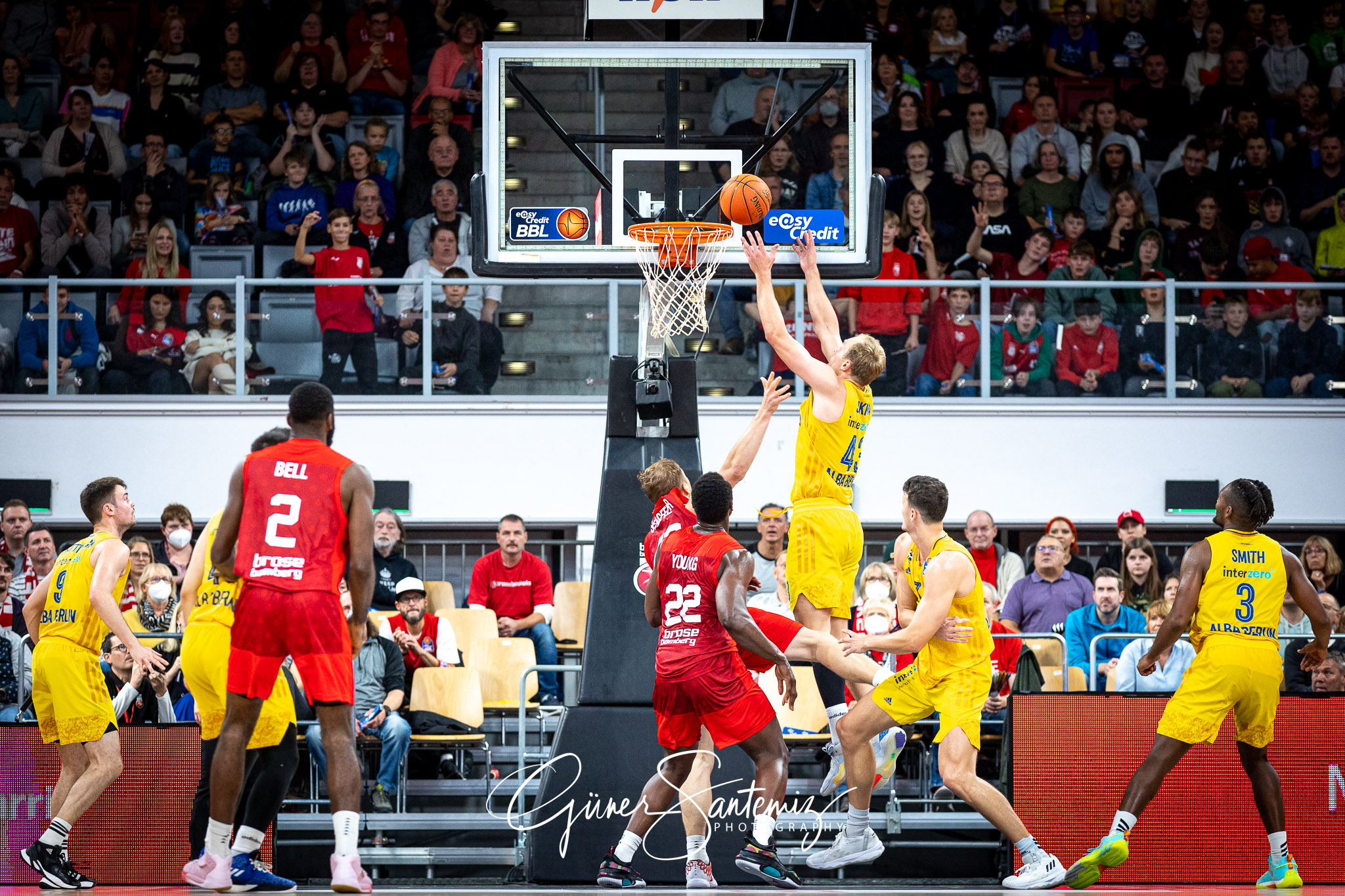 Brose Bamberg vs. Alba Berlin - Basketball - easyCredit BBL - 1.