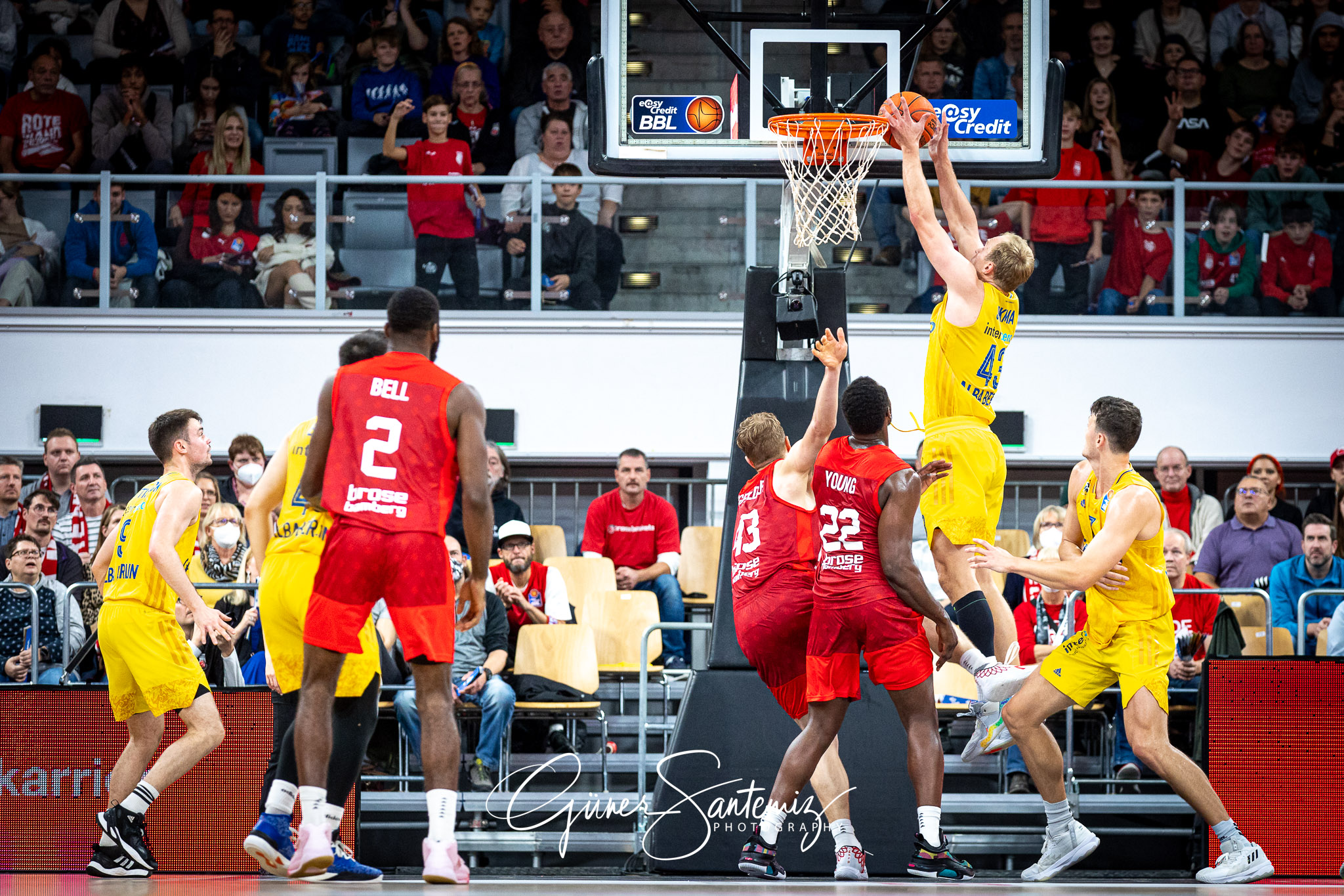 Brose Bamberg vs. Alba Berlin - Basketball - easyCredit BBL - 1.