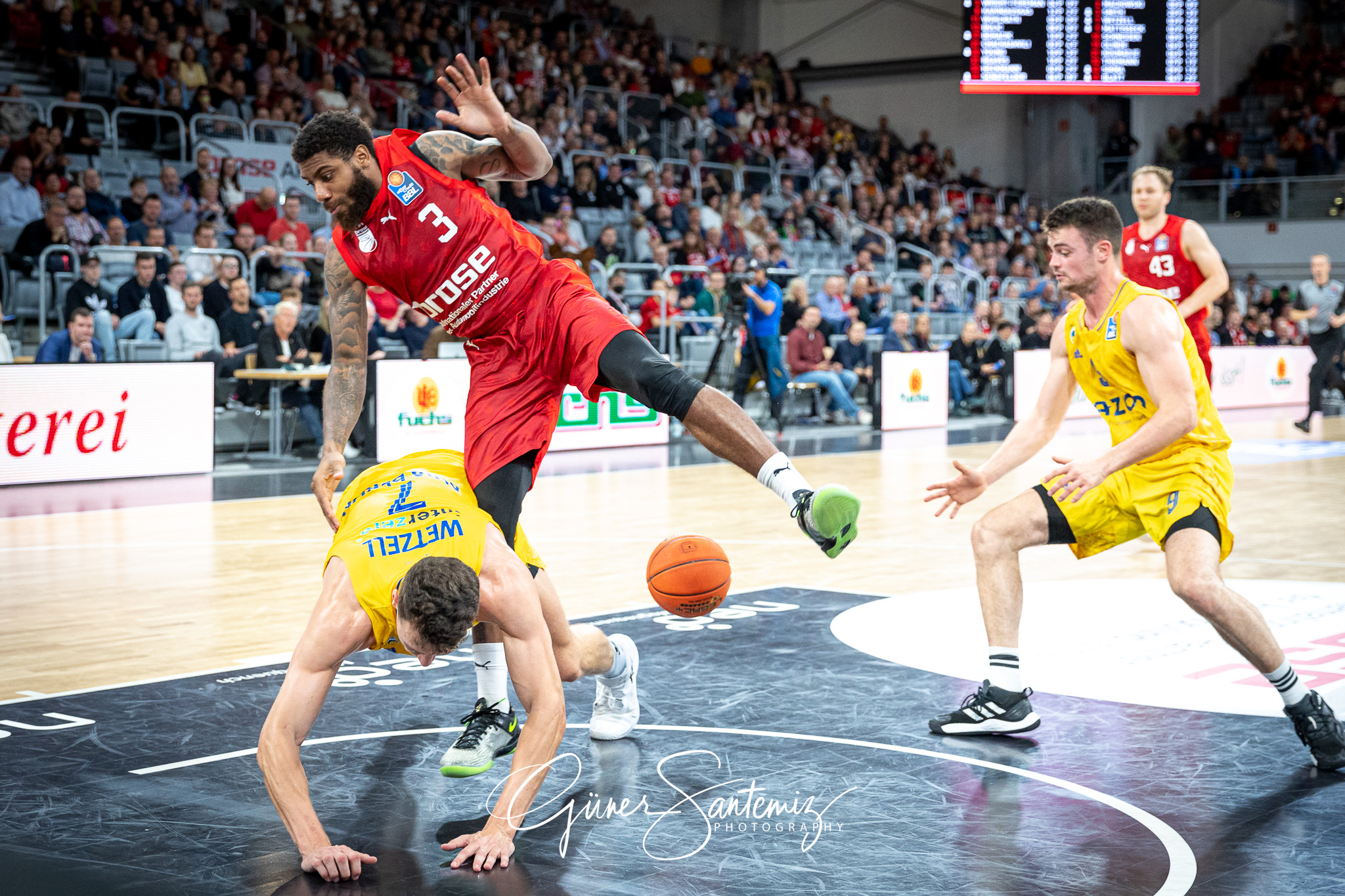Brose Bamberg vs. Alba Berlin - Basketball - easyCredit BBL - 1.