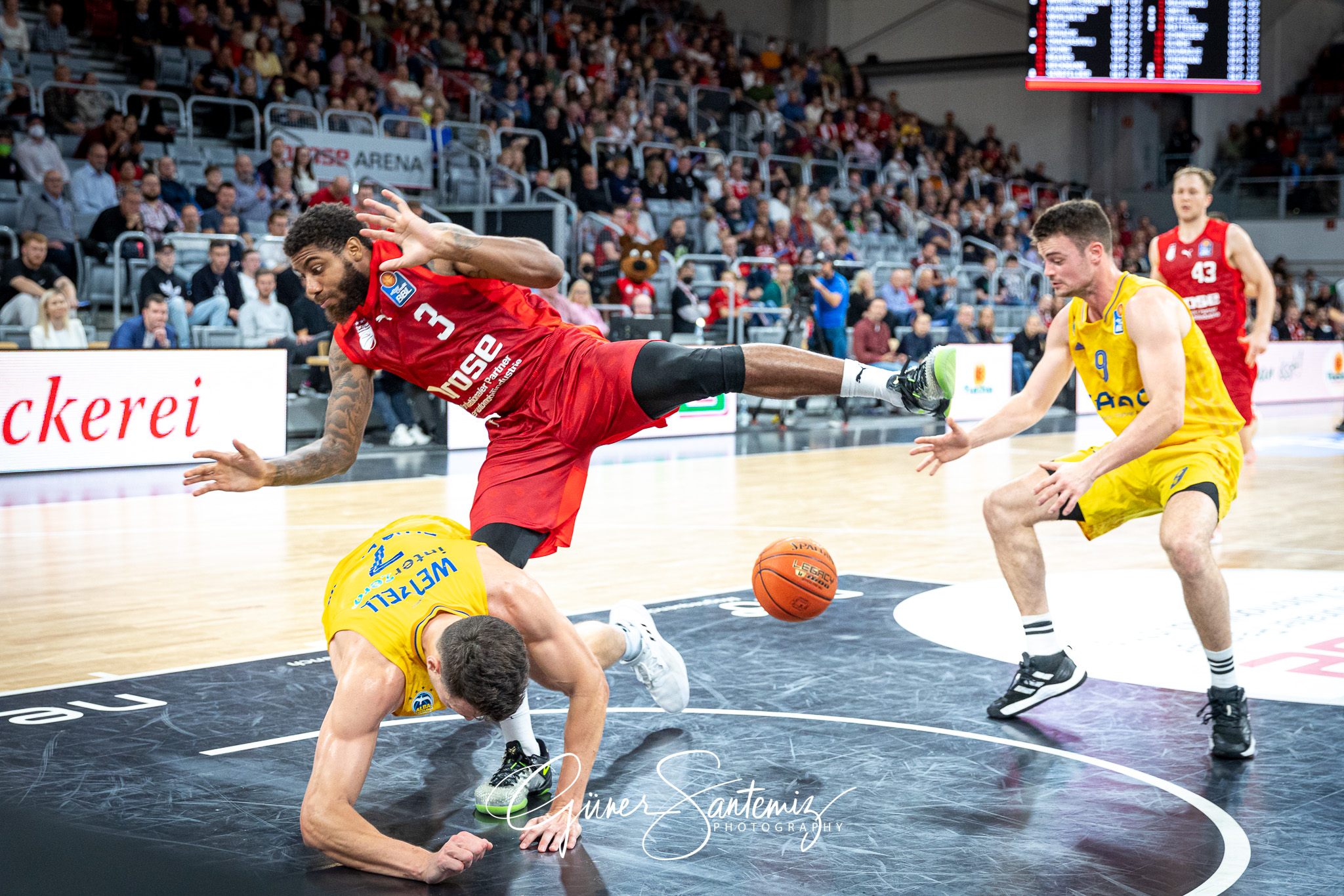 Brose Bamberg vs. Alba Berlin - Basketball - easyCredit BBL - 1.