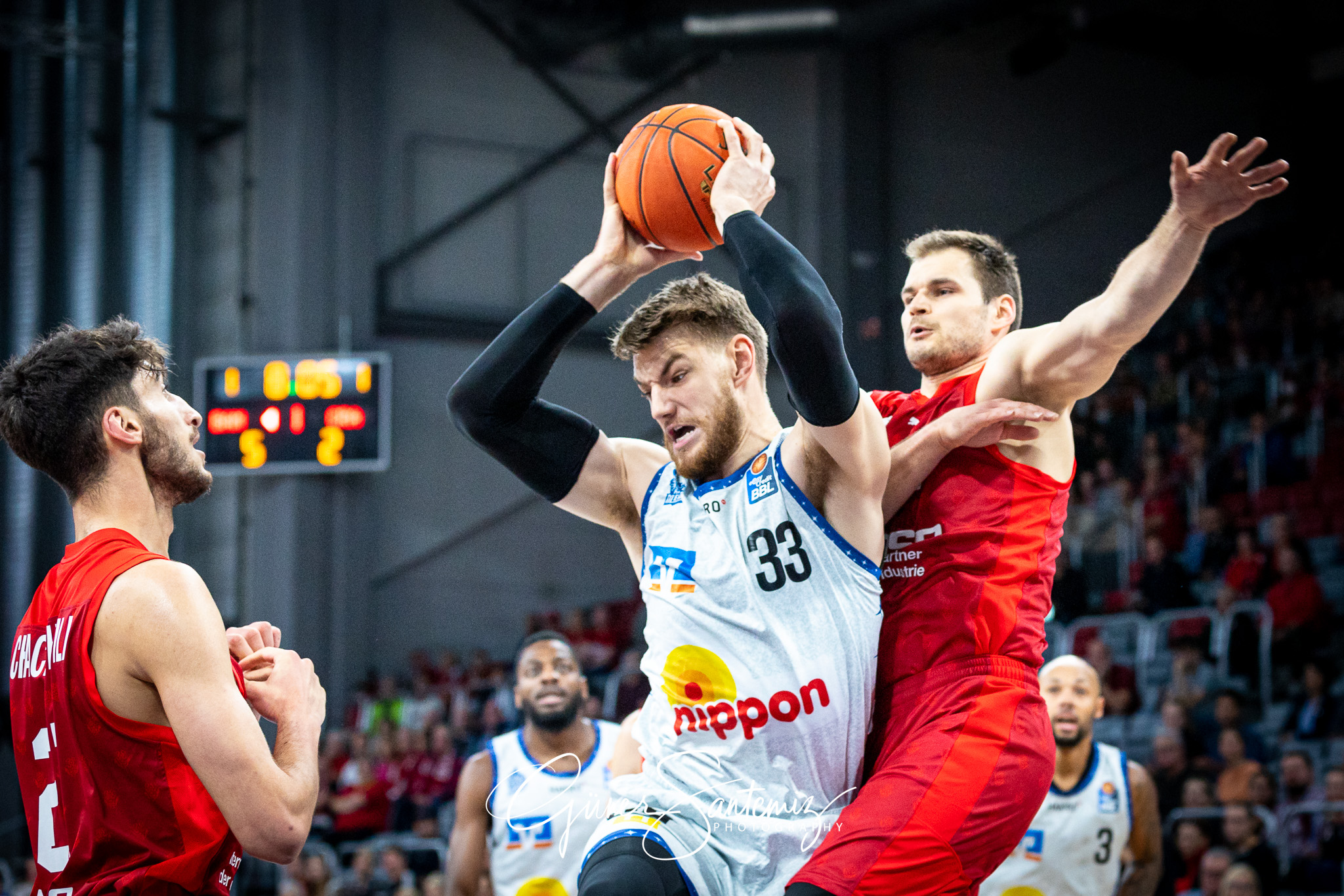 Brose Bamberg vs. Hakro Merlins Crailsheim - Basketball - easyCr