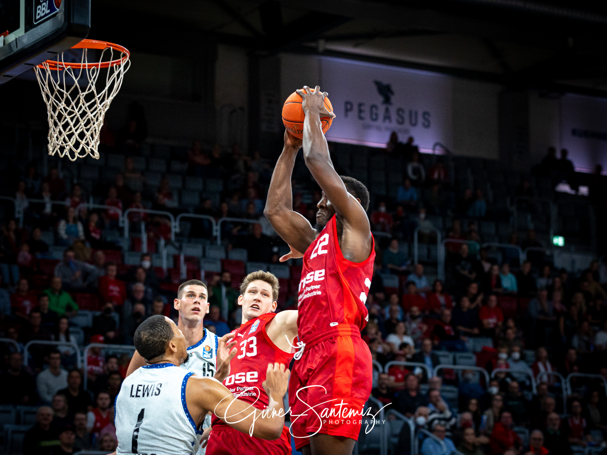 Brose Bamberg vs. Hakro Merlins Crailsheim - Basketball - easyCr