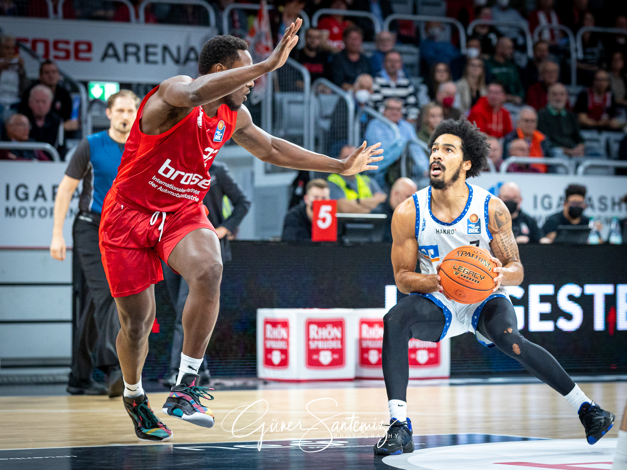 Brose Bamberg vs. Hakro Merlins Crailsheim - Basketball - easyCr