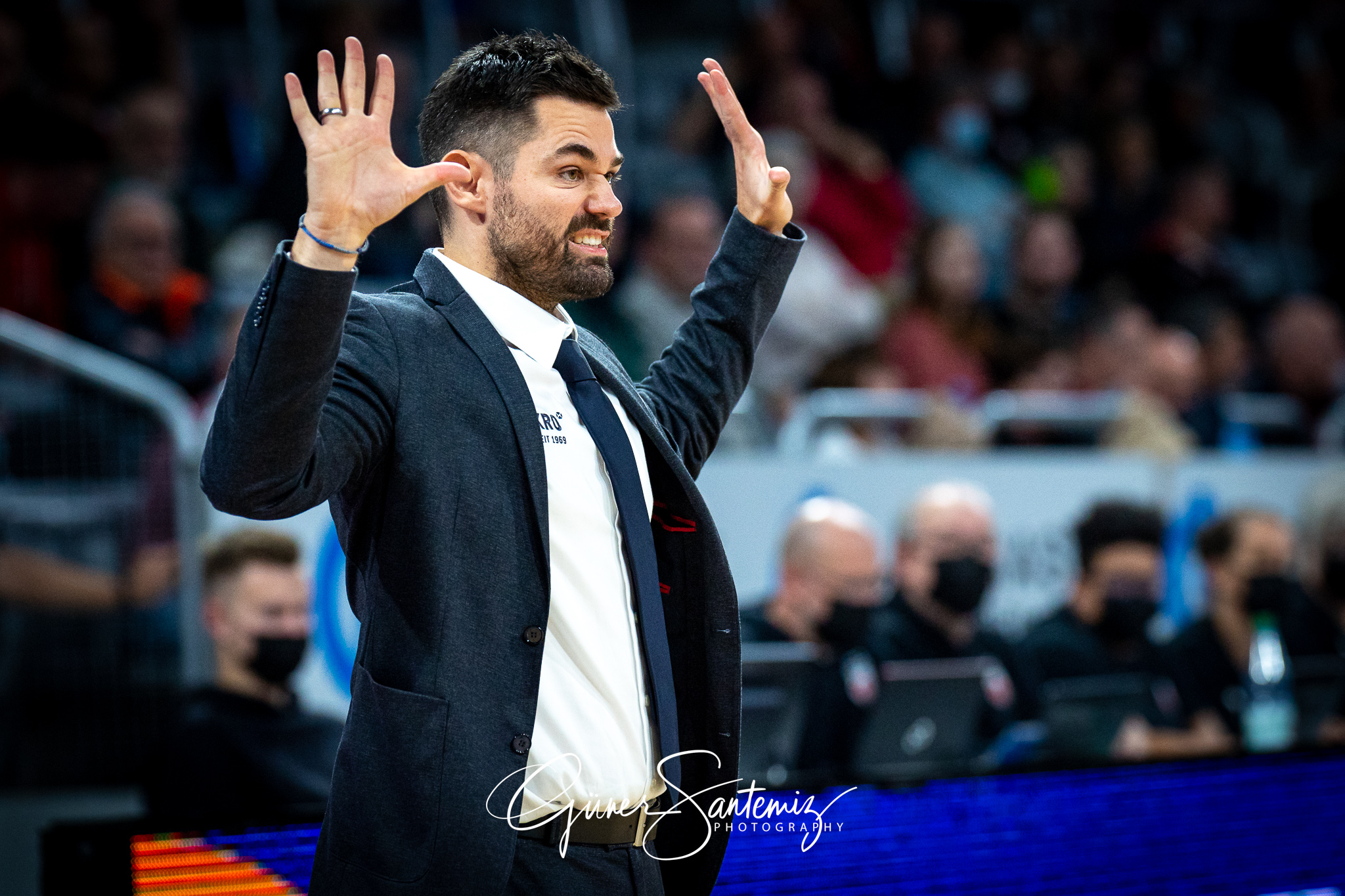 Brose Bamberg vs. Hakro Merlins Crailsheim - Basketball - easyCr