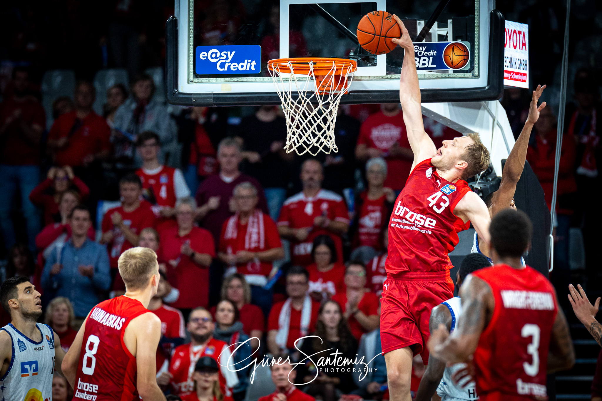 Brose Bamberg vs. Hakro Merlins Crailsheim - Basketball - easyCr