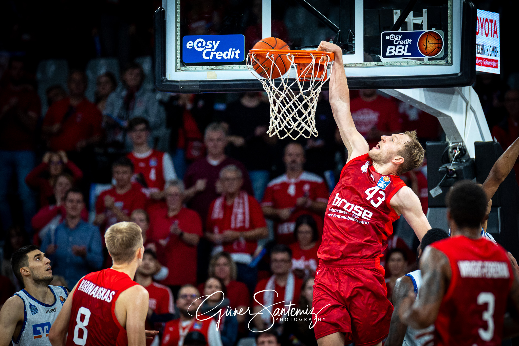 Brose Bamberg vs. Hakro Merlins Crailsheim - Basketball - easyCr
