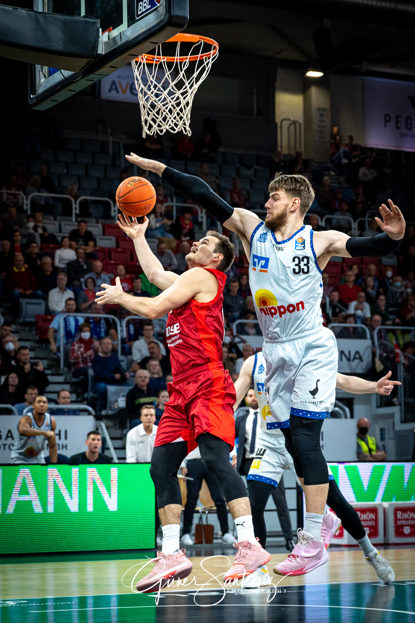 Brose Bamberg vs. Hakro Merlins Crailsheim - Basketball - easyCr