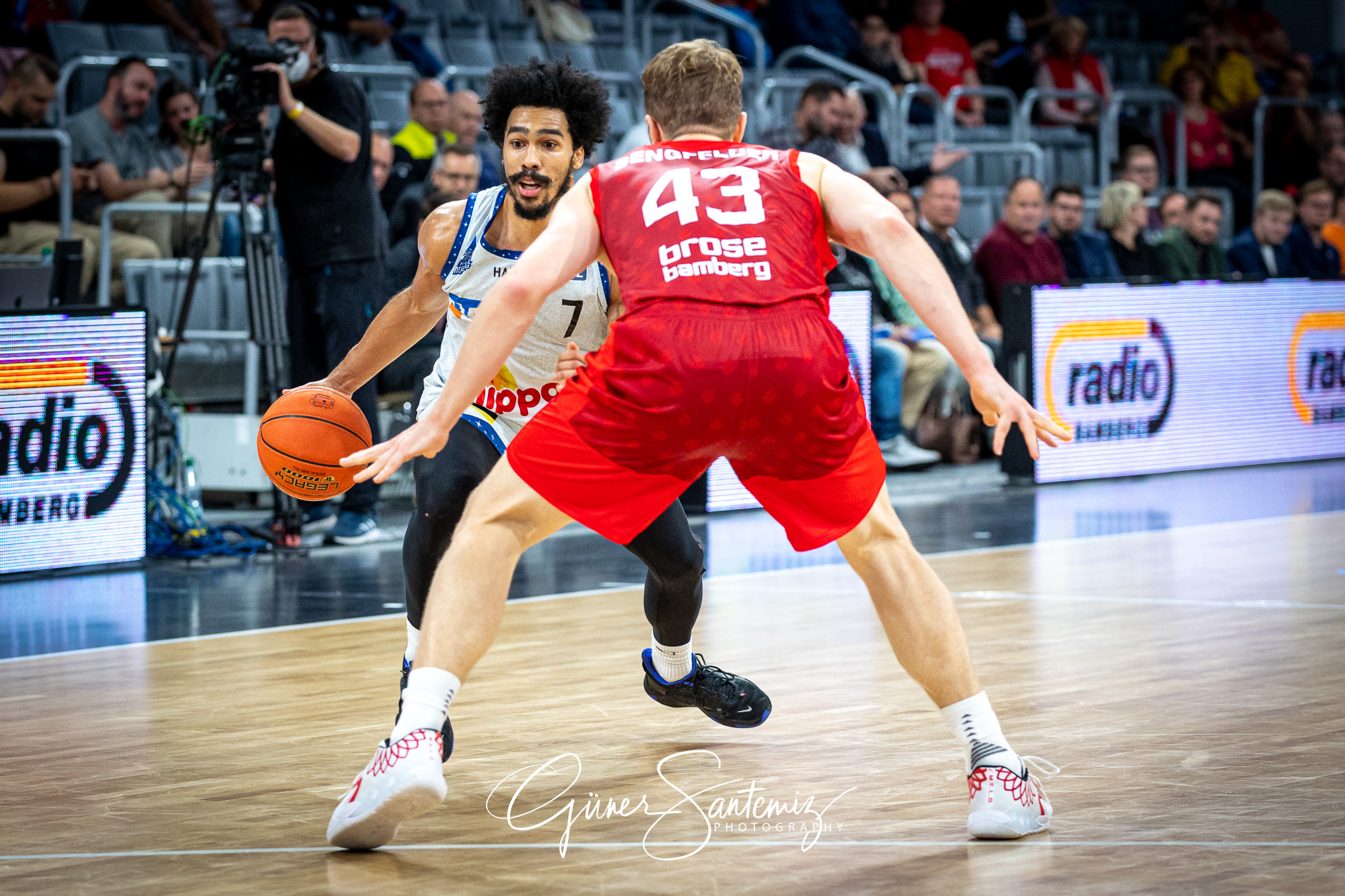 Brose Bamberg vs. Hakro Merlins Crailsheim - Basketball - easyCr