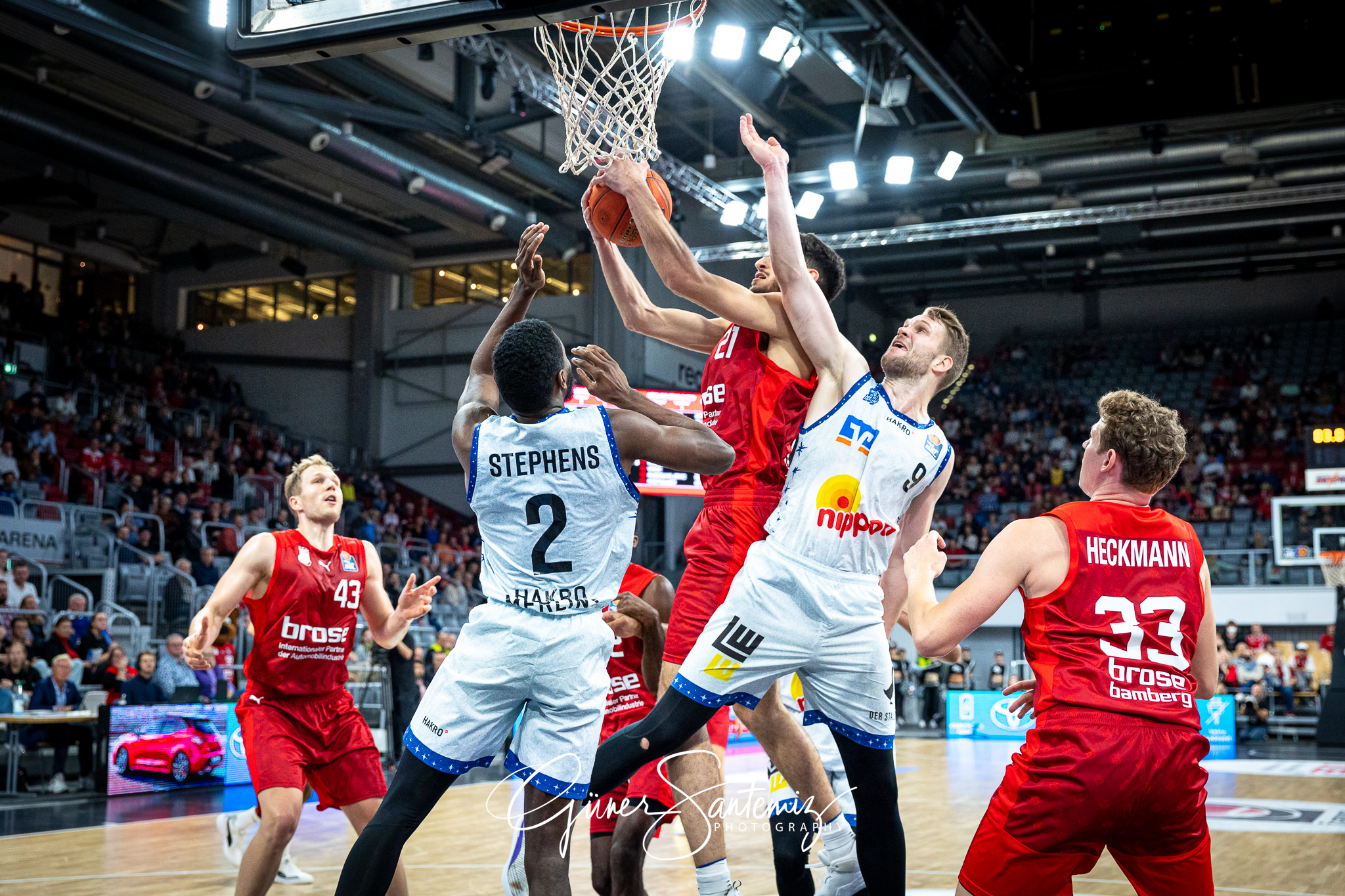 Brose Bamberg vs. Hakro Merlins Crailsheim - Basketball - easyCr