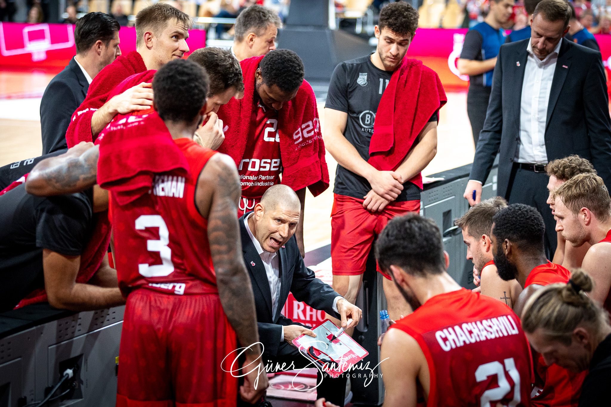 Brose Bamberg vs. Hakro Merlins Crailsheim - Basketball - easyCr