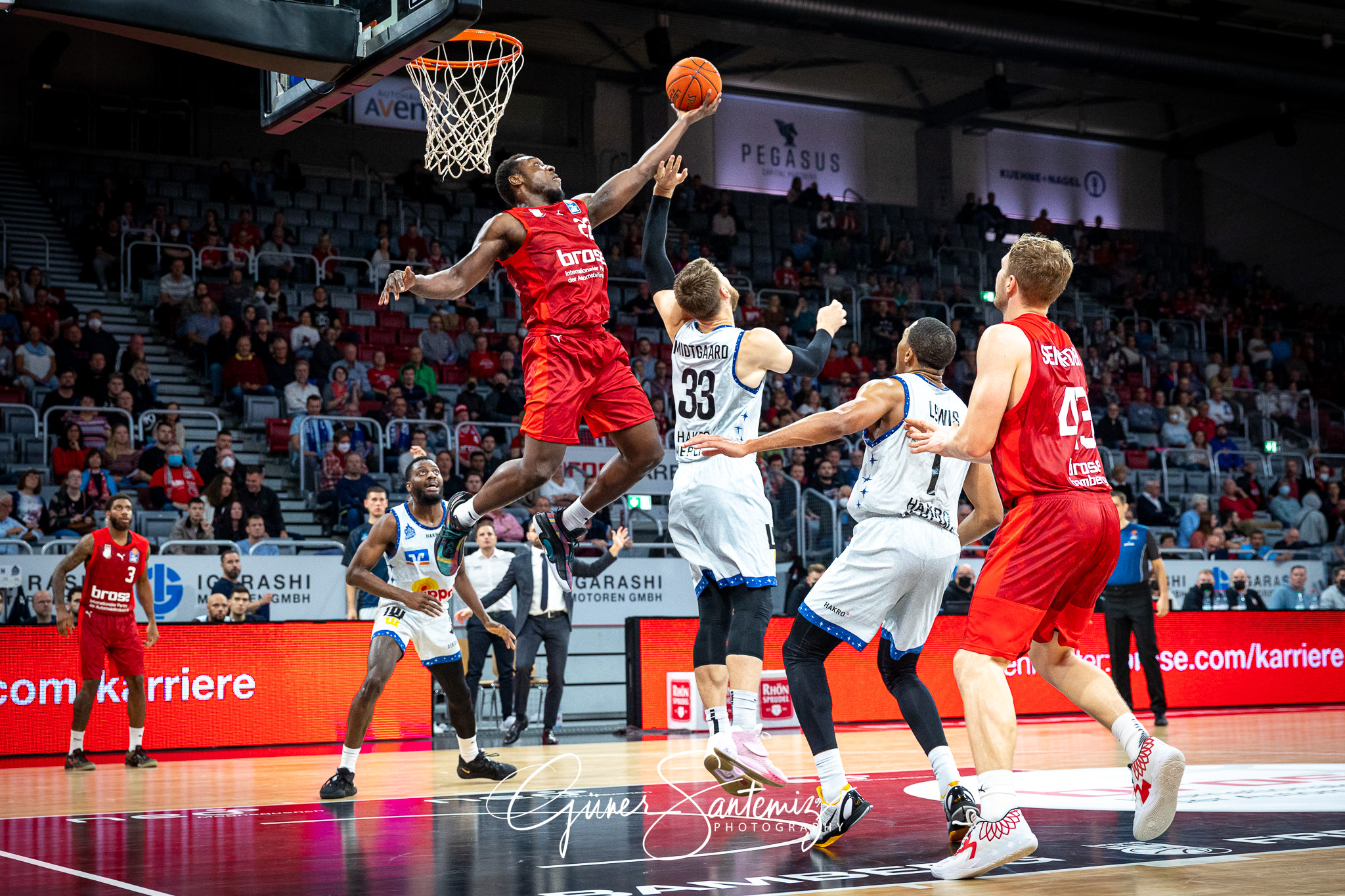 Brose Bamberg vs. Hakro Merlins Crailsheim - Basketball - easyCr