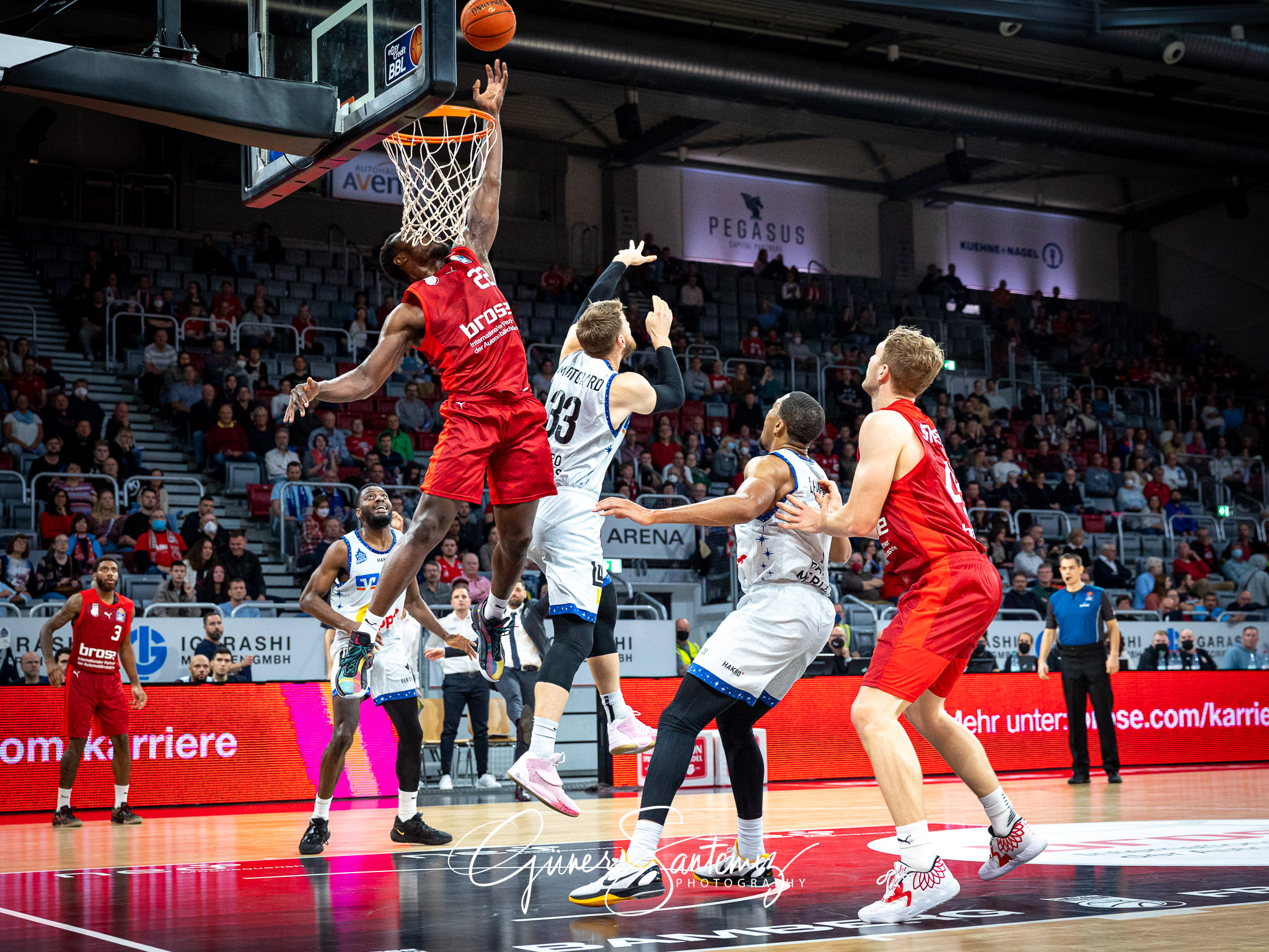 Brose Bamberg vs. Hakro Merlins Crailsheim - Basketball - easyCr