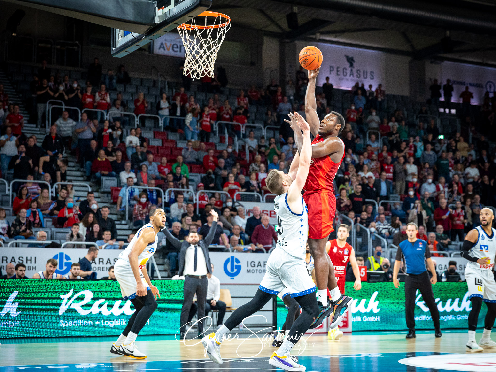 Brose Bamberg vs. Hakro Merlins Crailsheim - Basketball - easyCr