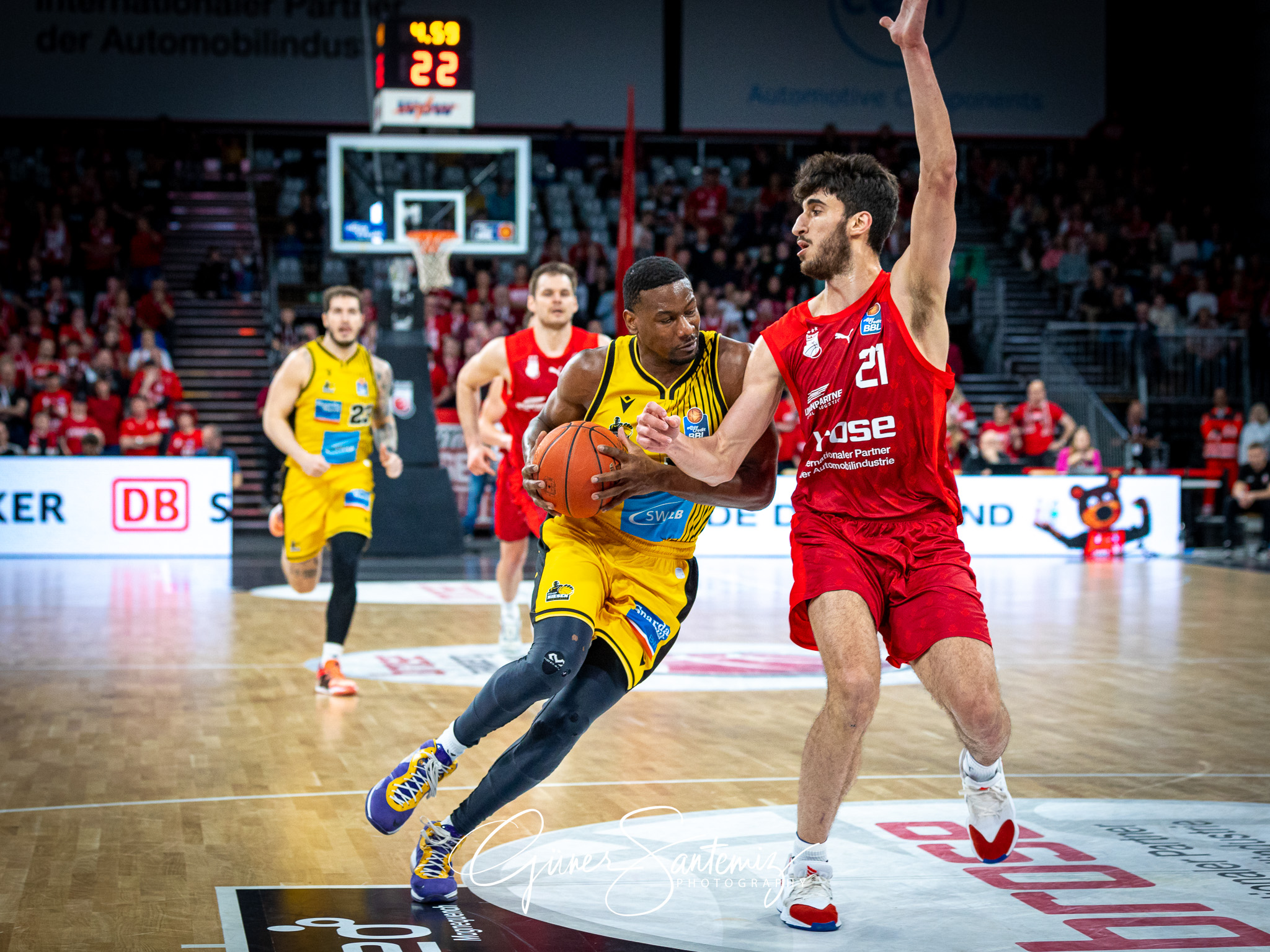 Brose Bamberg vs. MHP Riesen Ludwigsburg - Basketball - easyCred