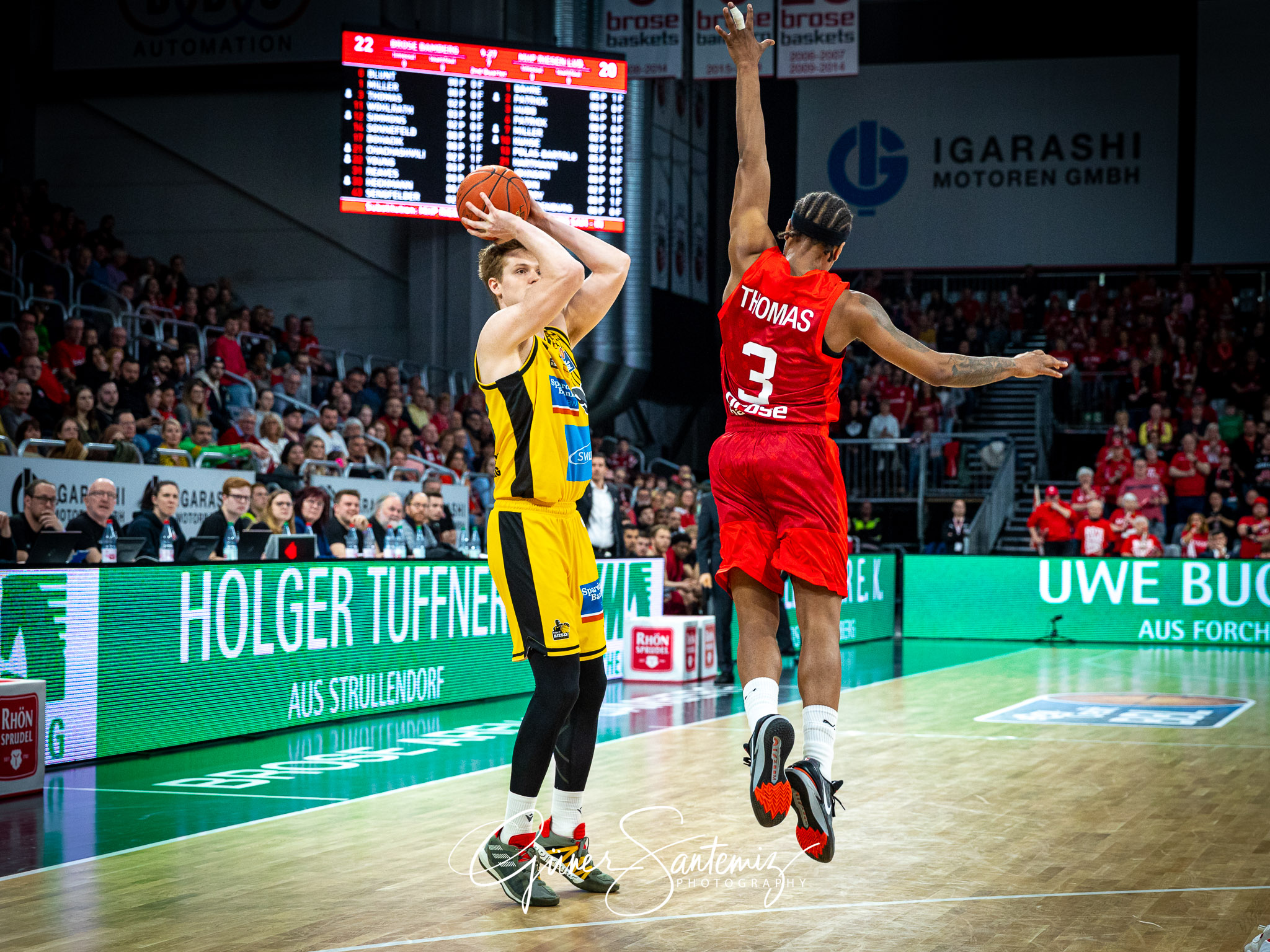 Brose Bamberg vs. MHP Riesen Ludwigsburg - Basketball - easyCred