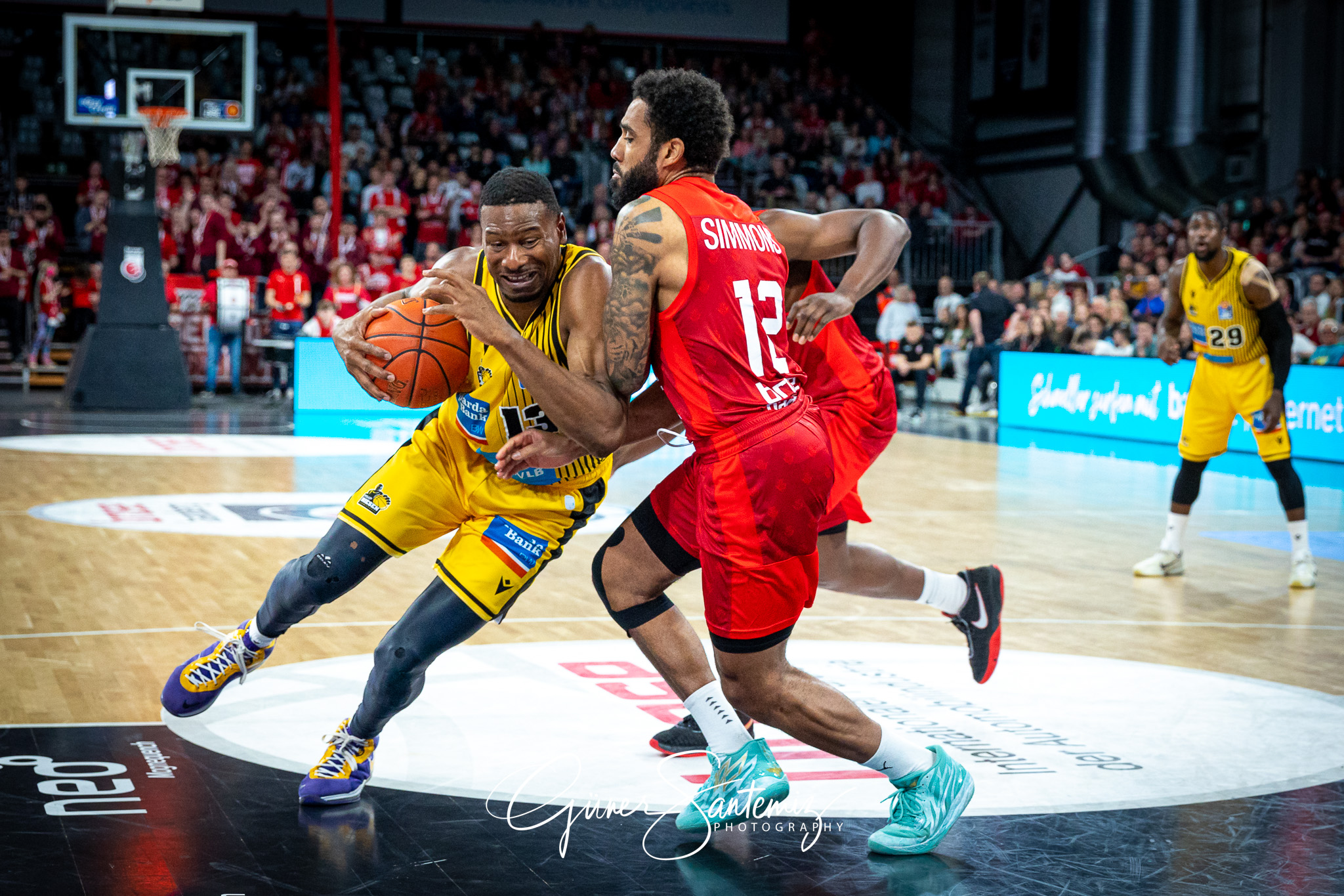Brose Bamberg vs. MHP Riesen Ludwigsburg - Basketball - easyCred