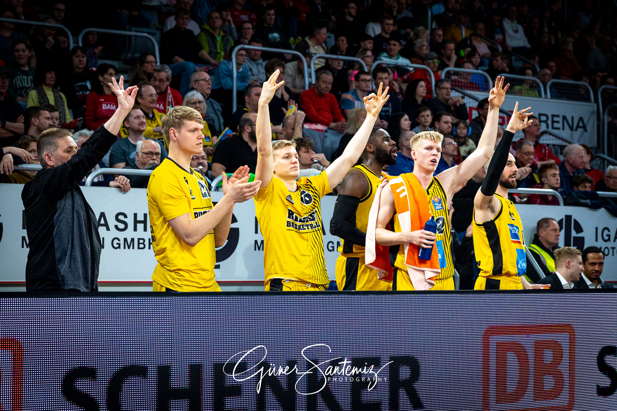 Brose Bamberg vs. MHP Riesen Ludwigsburg - Basketball - easyCred
