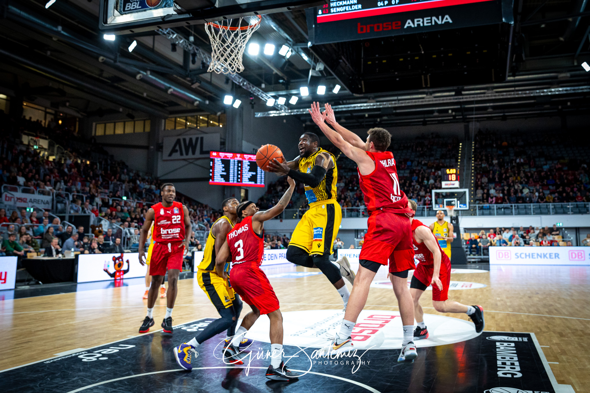 Brose Bamberg vs. MHP Riesen Ludwigsburg - Basketball - easyCred