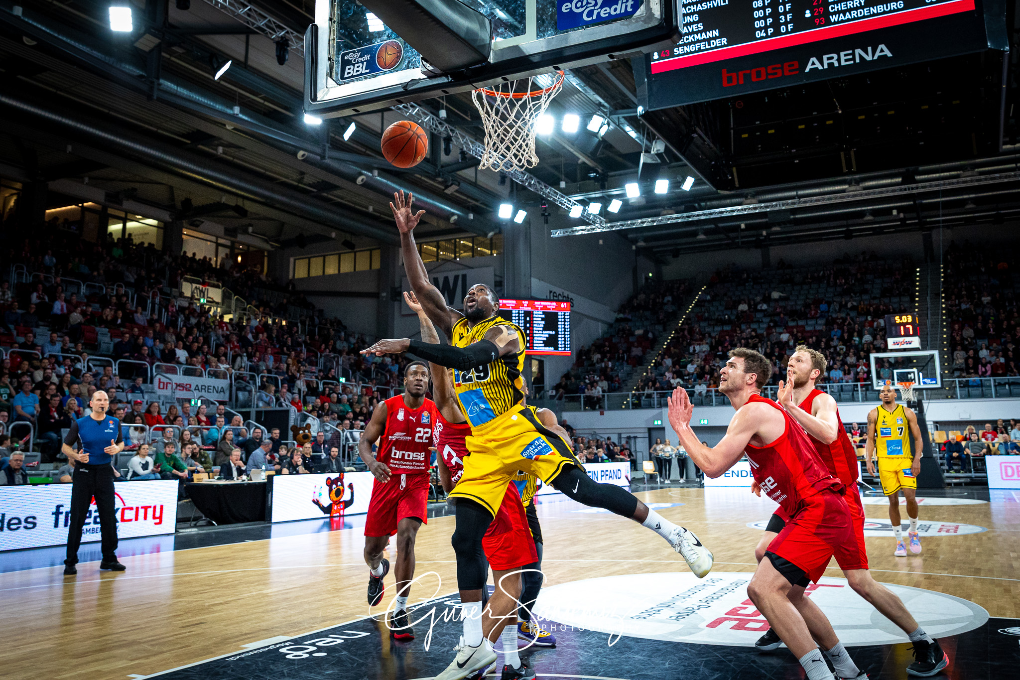 Brose Bamberg vs. MHP Riesen Ludwigsburg - Basketball - easyCred
