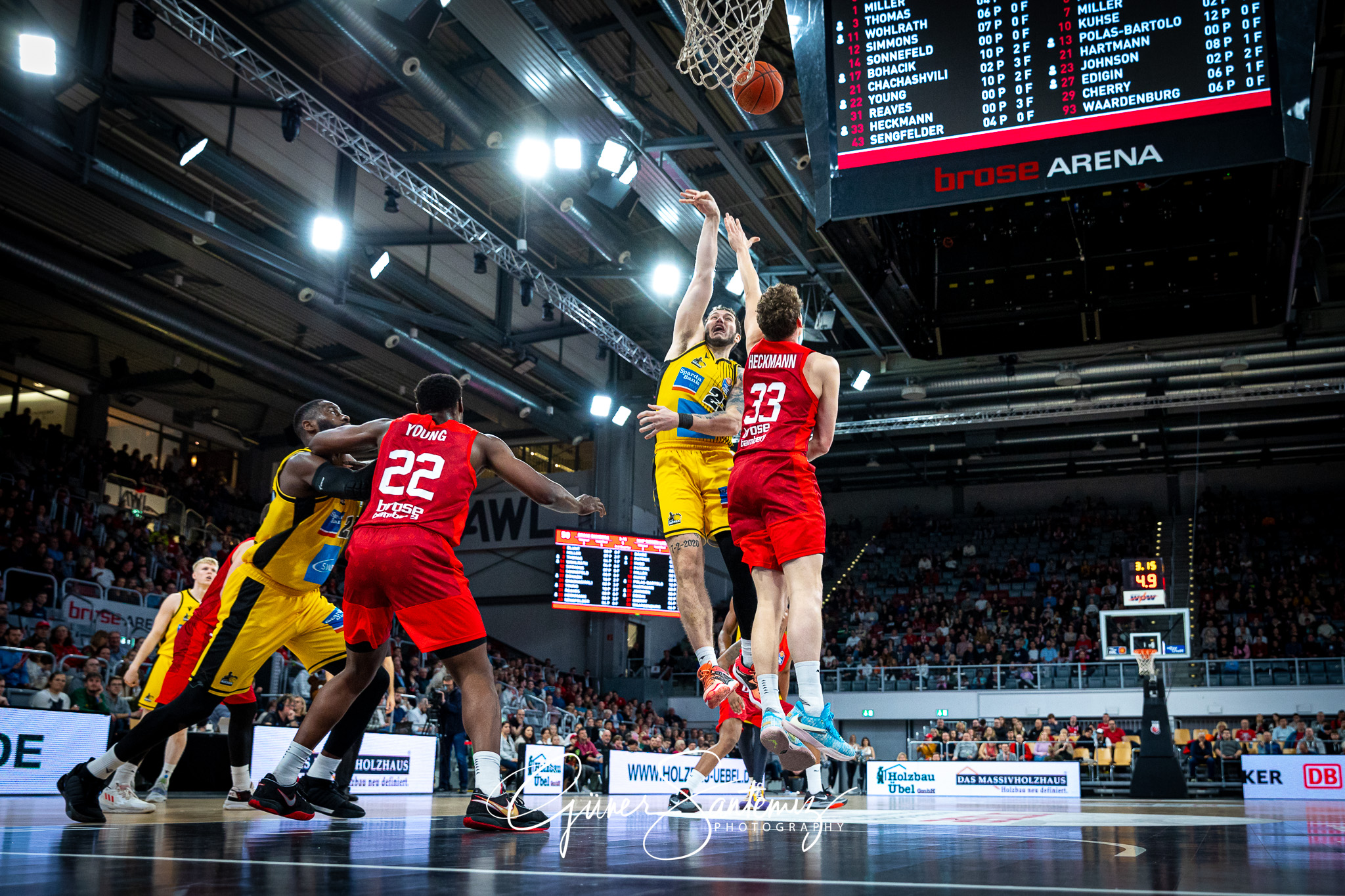 Brose Bamberg vs. MHP Riesen Ludwigsburg - Basketball - easyCred