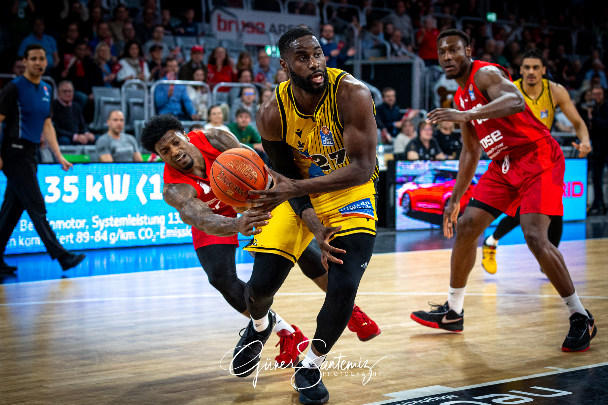 Brose Bamberg vs. MHP Riesen Ludwigsburg - Basketball - easyCred