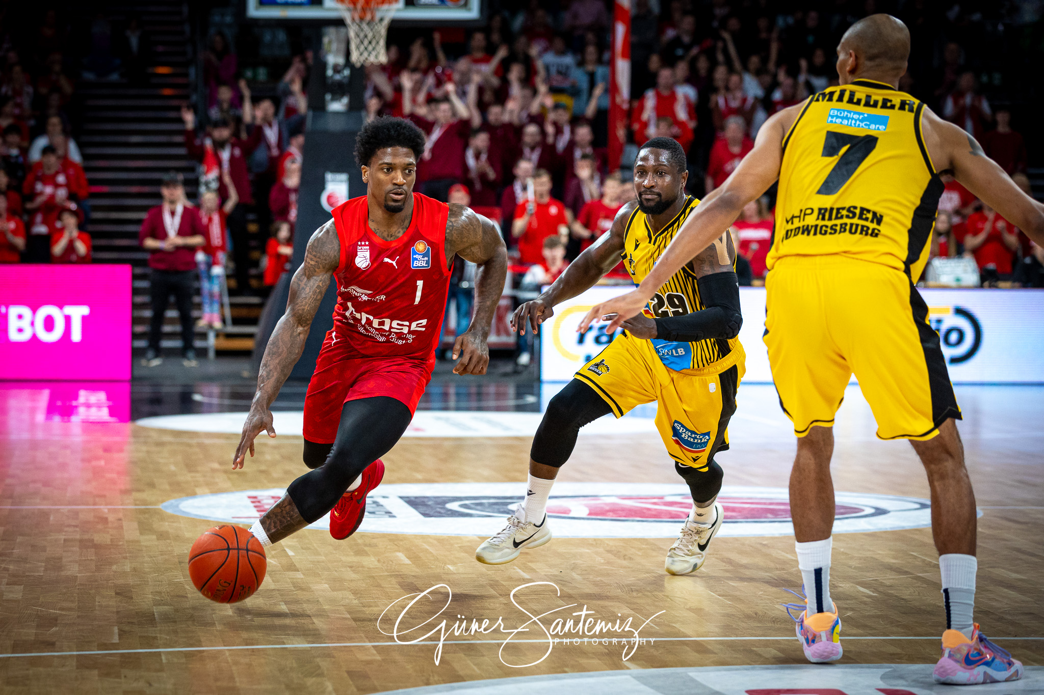 Brose Bamberg vs. MHP Riesen Ludwigsburg - Basketball - easyCred