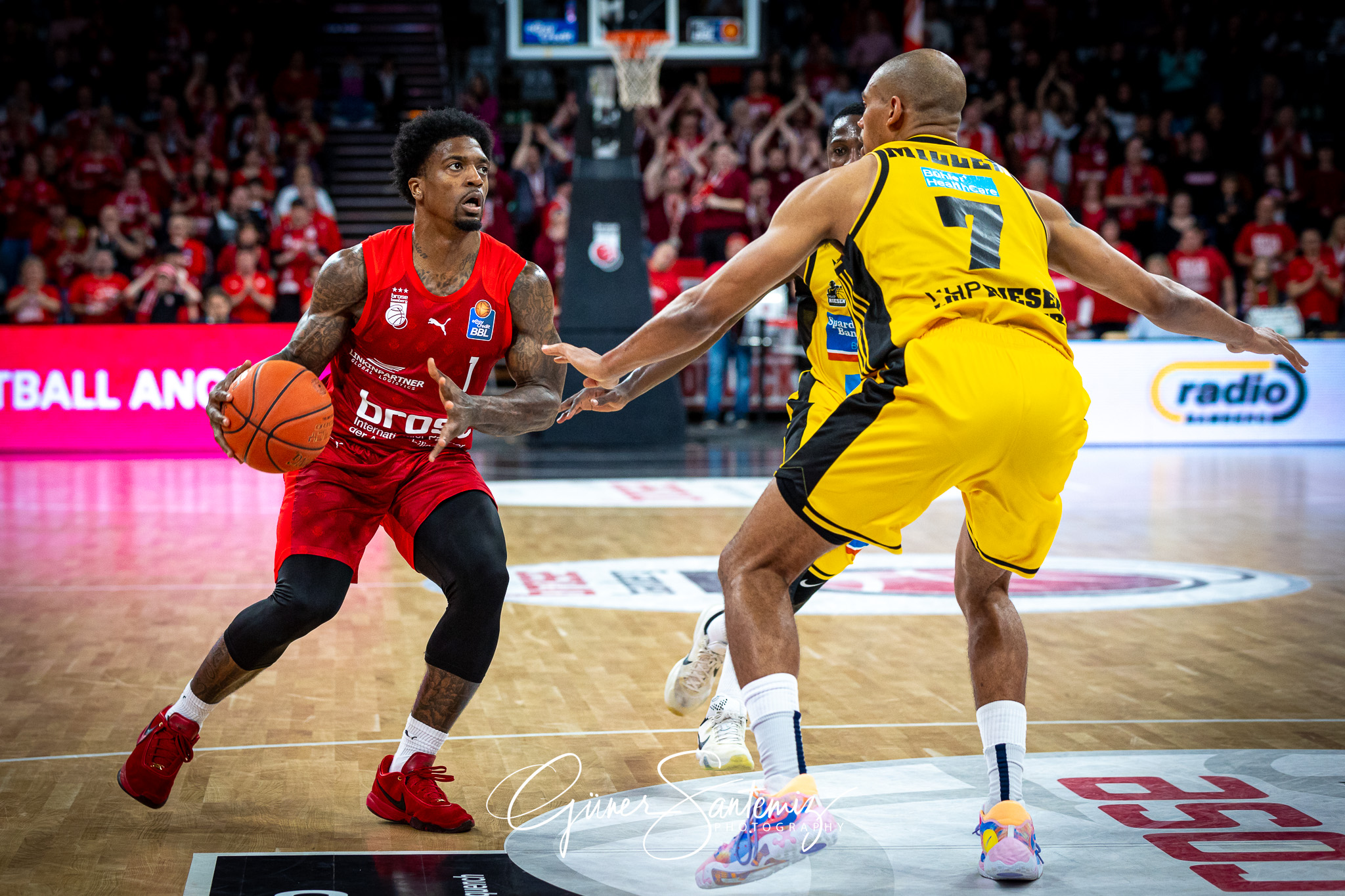Brose Bamberg vs. MHP Riesen Ludwigsburg - Basketball - easyCred