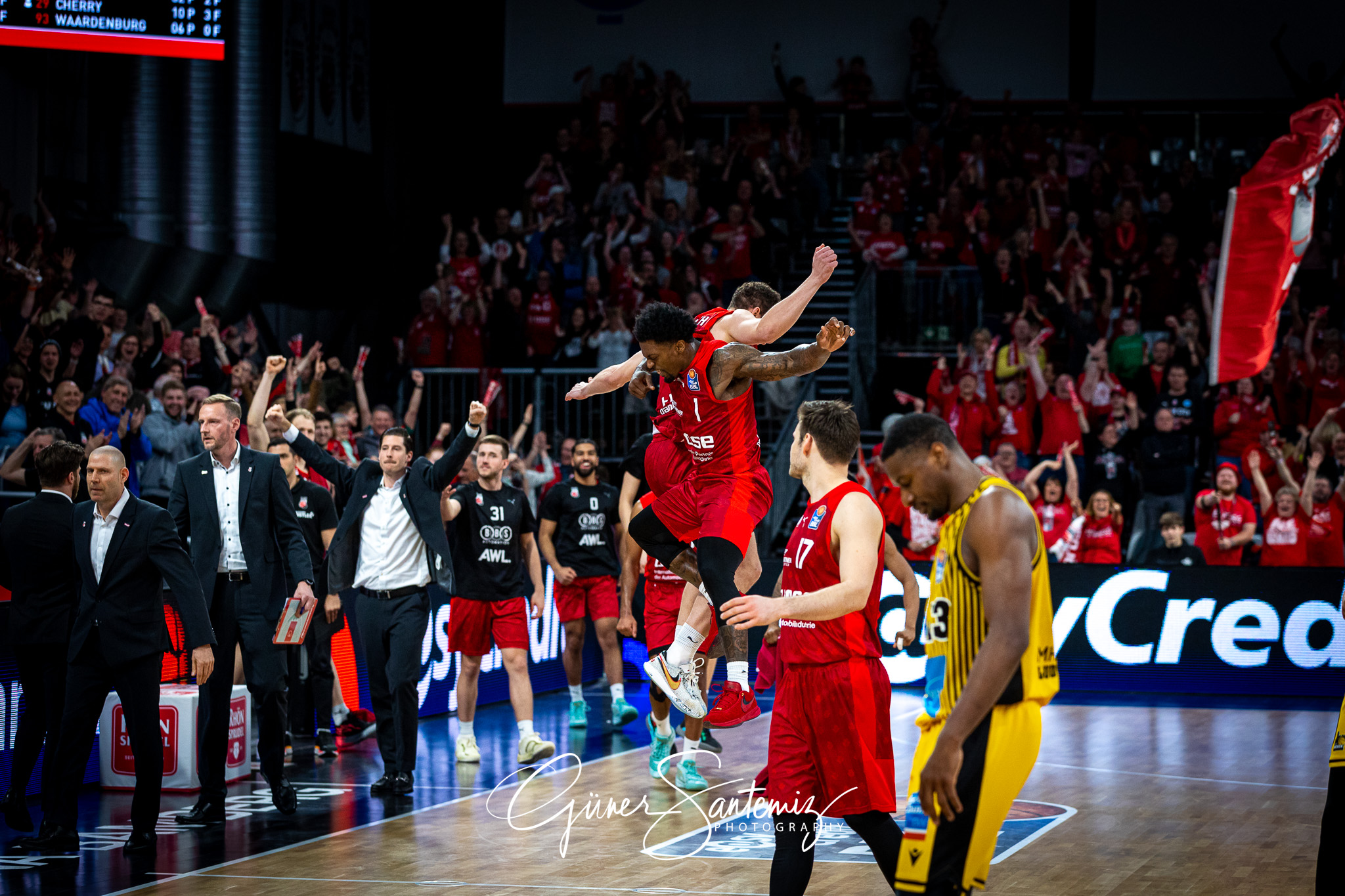 Brose Bamberg vs. MHP Riesen Ludwigsburg - Basketball - easyCred