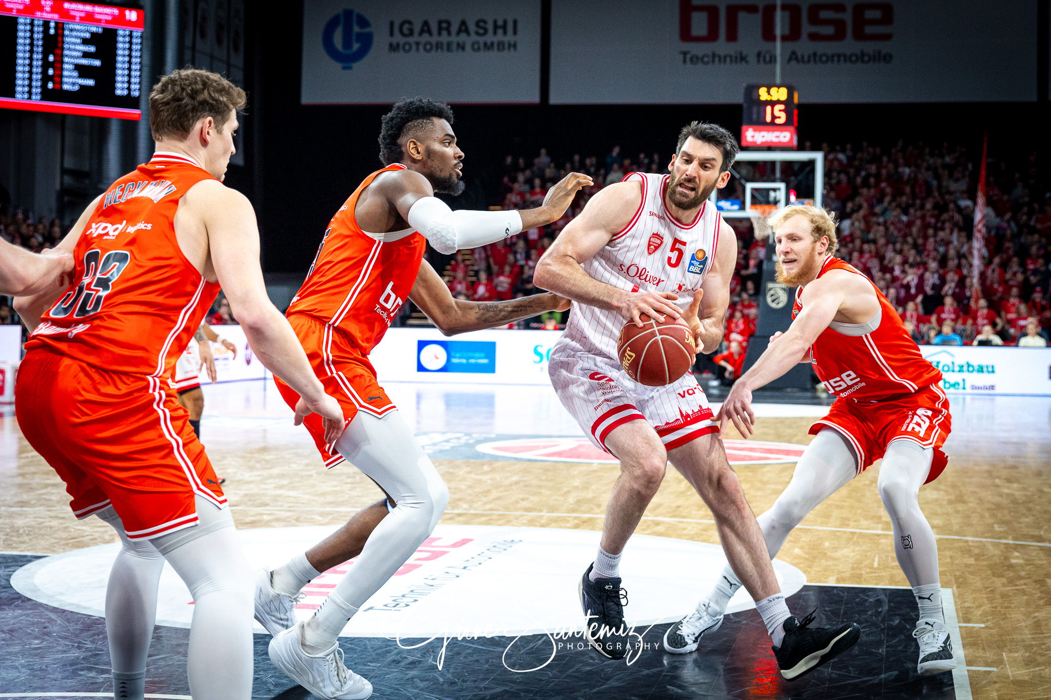Bamberg Baskets vs. Wuerzburg Baskets - Basketball - easyCredit