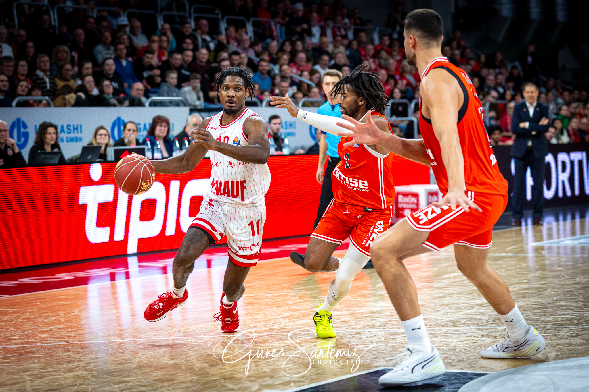 Bamberg Baskets vs. Wuerzburg Baskets - Basketball - easyCredit