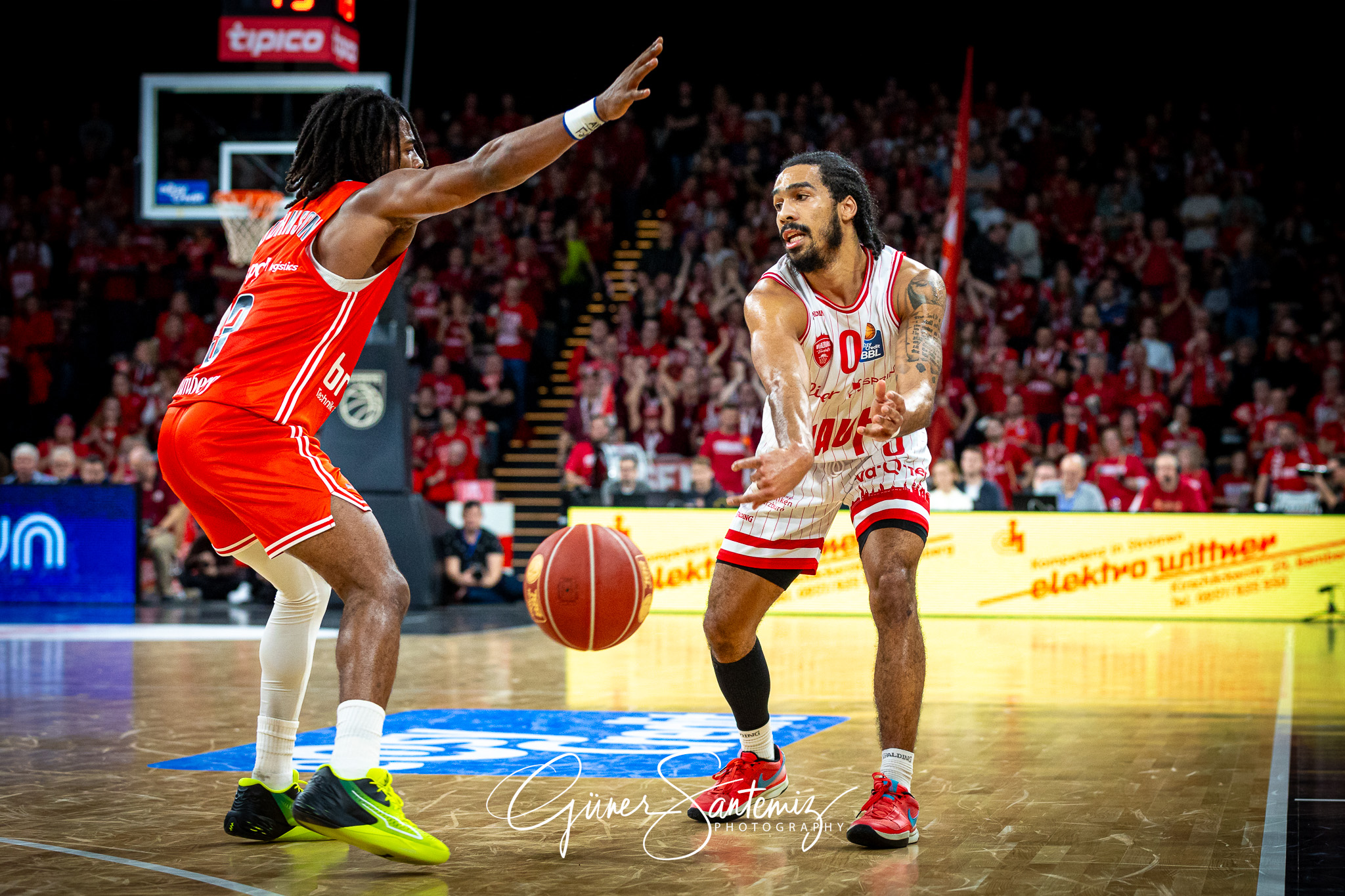 Bamberg Baskets vs. Wuerzburg Baskets - Basketball - easyCredit
