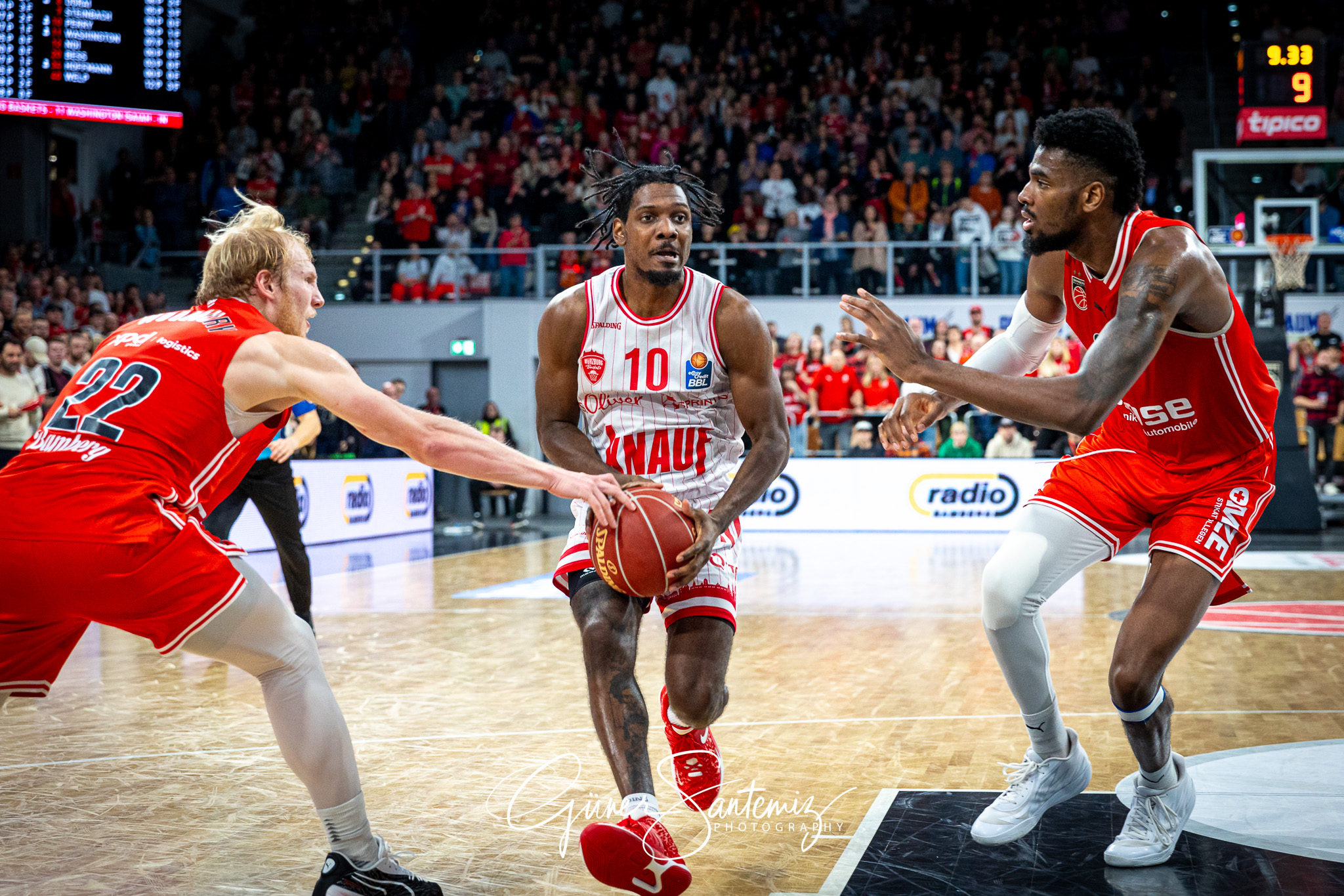Bamberg Baskets vs. Wuerzburg Baskets - Basketball - easyCredit