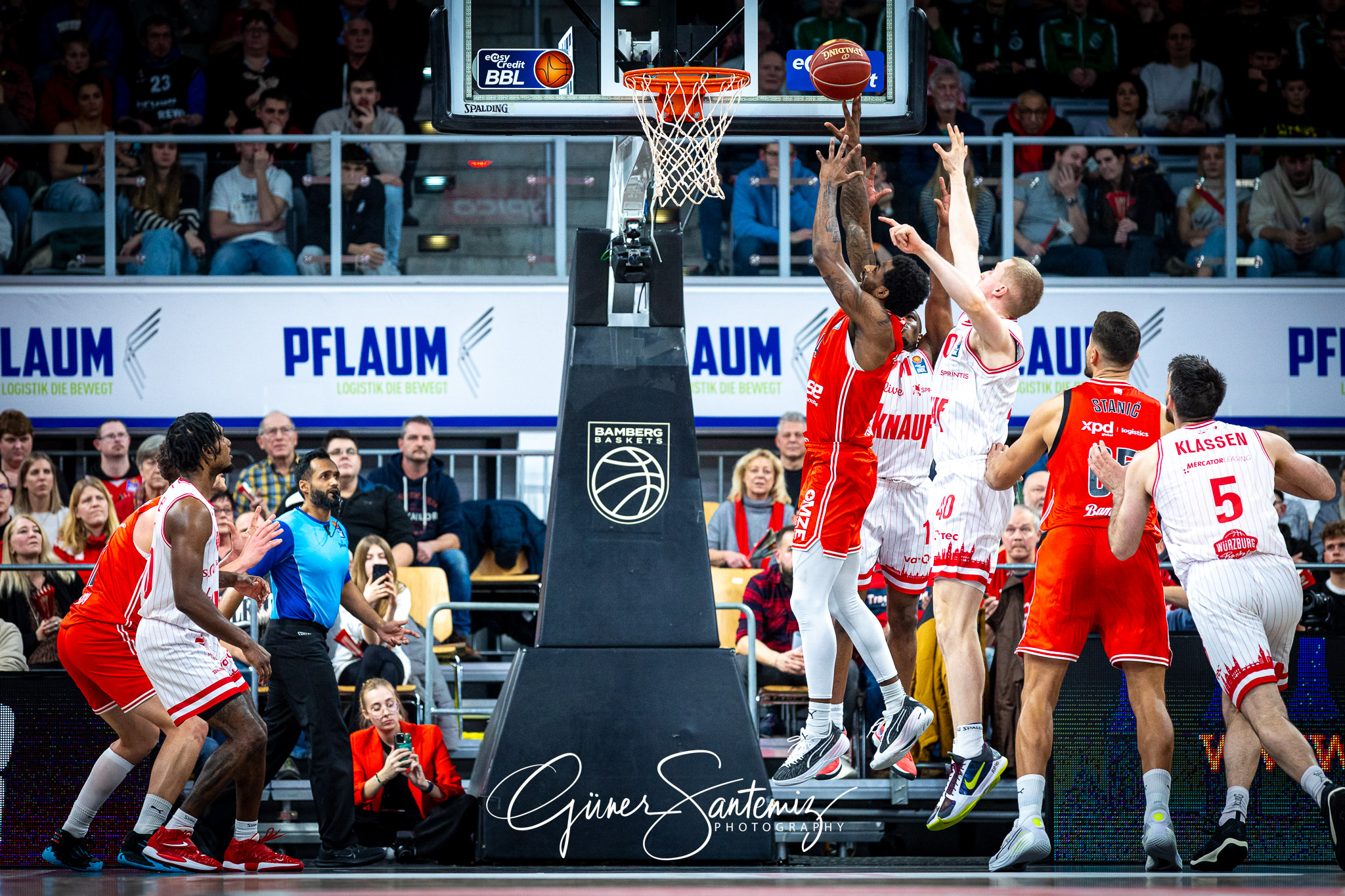 Bamberg Baskets vs. Wuerzburg Baskets - Basketball - easyCredit