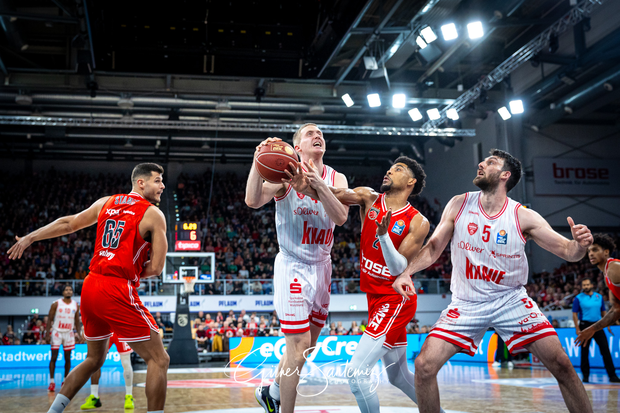 Bamberg Baskets vs. Wuerzburg Baskets - Basketball - easyCredit