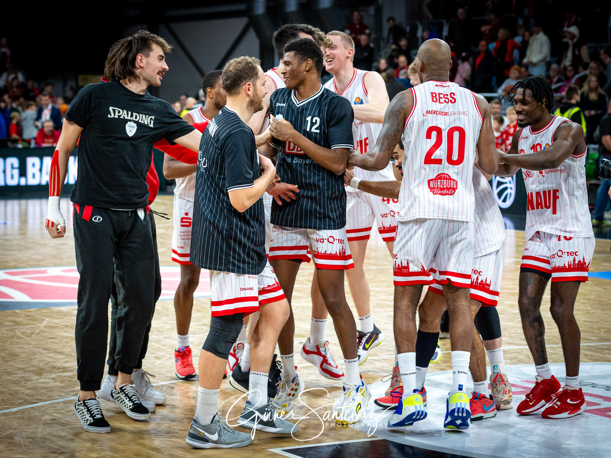 Bamberg Baskets vs. Wuerzburg Baskets - Basketball - easyCredit