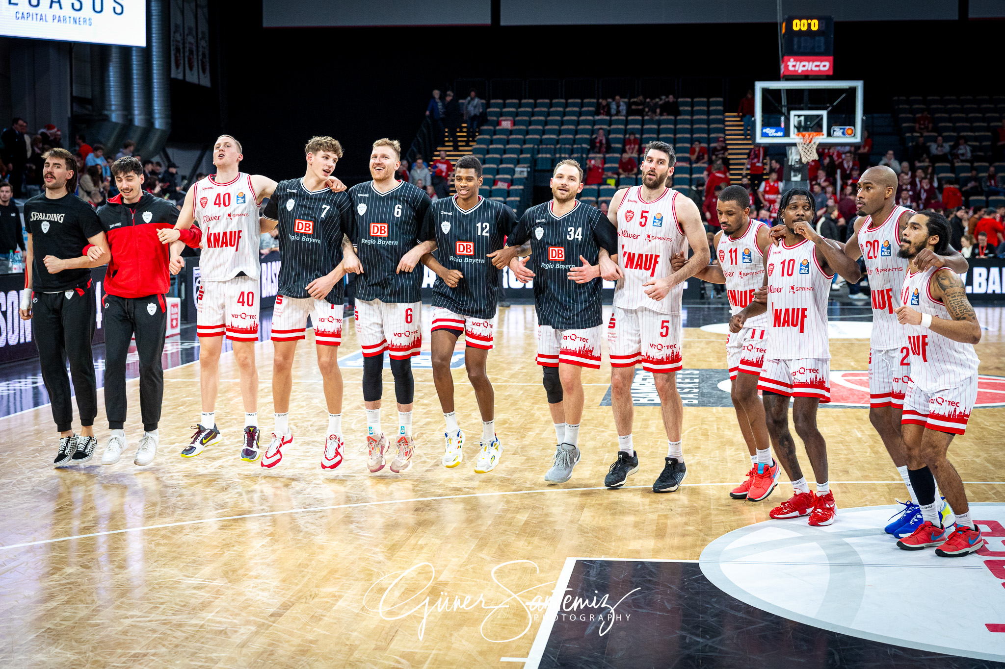 Bamberg Baskets vs. Wuerzburg Baskets - Basketball - easyCredit