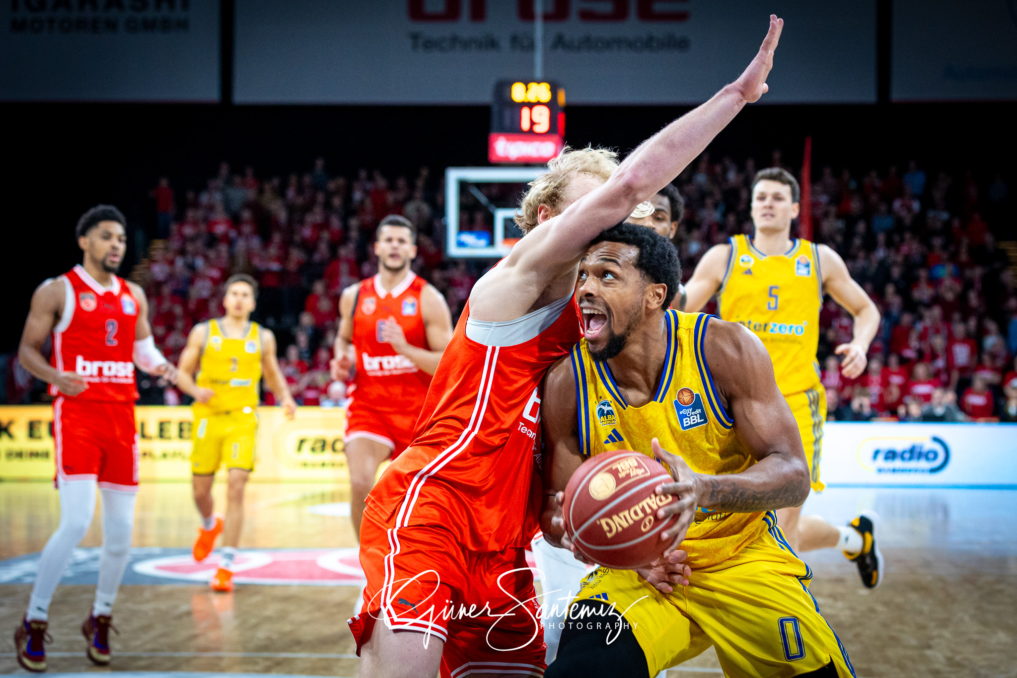 Bamberg Baskets vs. ALBA Berlin - Basketball - easyCredit BBL -