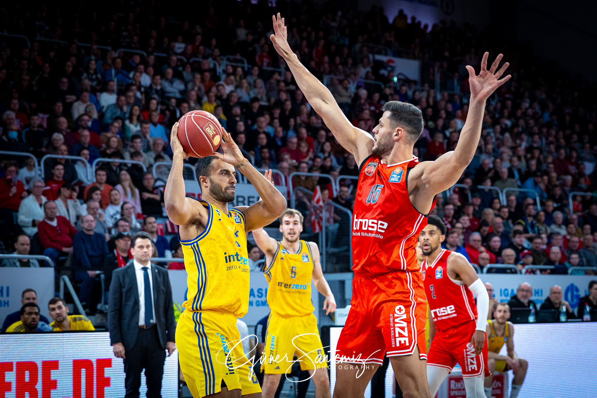 Bamberg Baskets vs. ALBA Berlin - Basketball - easyCredit BBL -