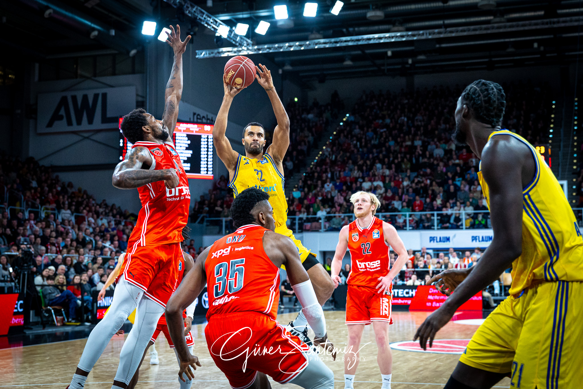 Bamberg Baskets vs. ALBA Berlin - Basketball - easyCredit BBL -