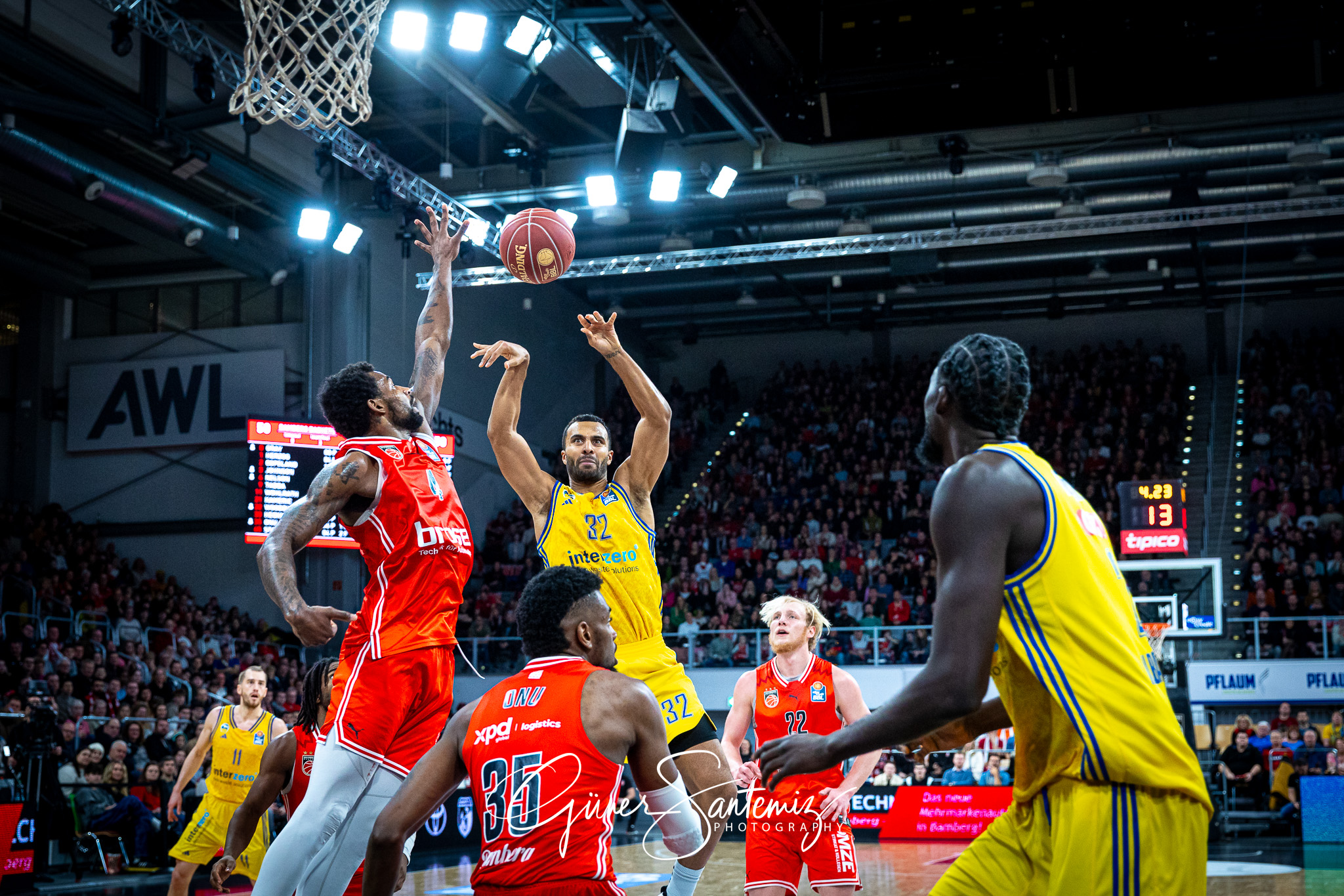 Bamberg Baskets vs. ALBA Berlin - Basketball - easyCredit BBL -